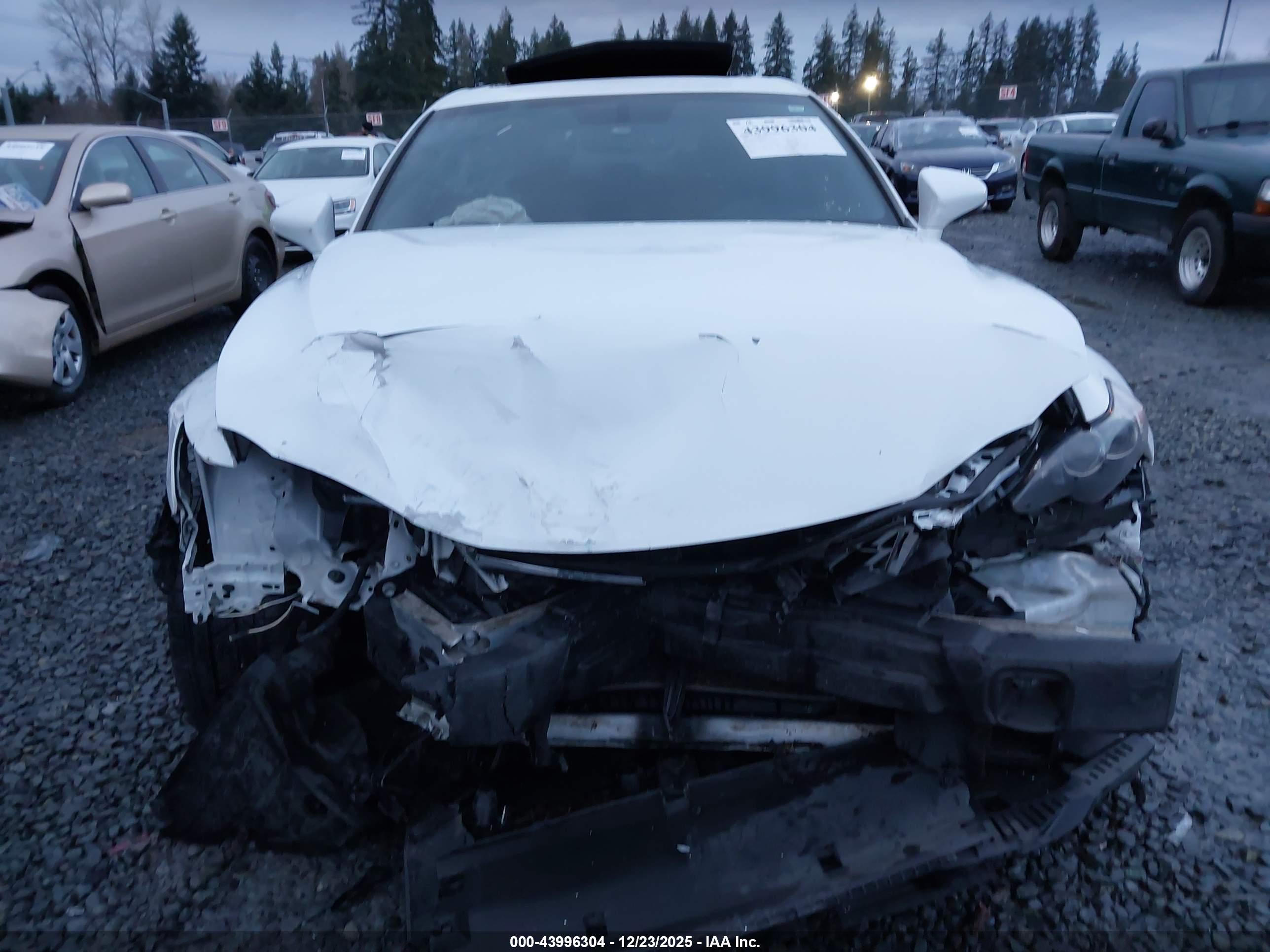 LEXUS IS image 6