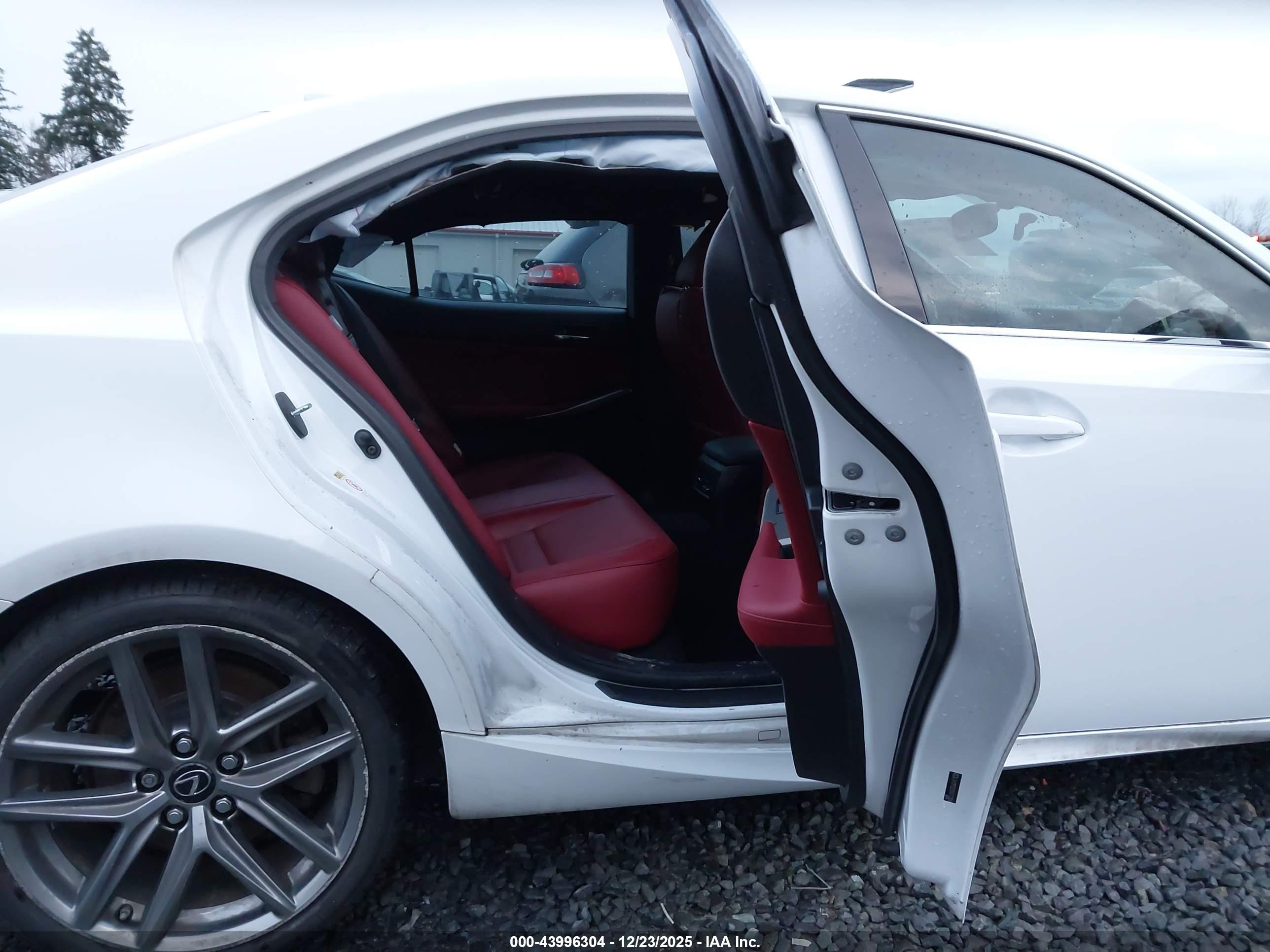 LEXUS IS image 8
