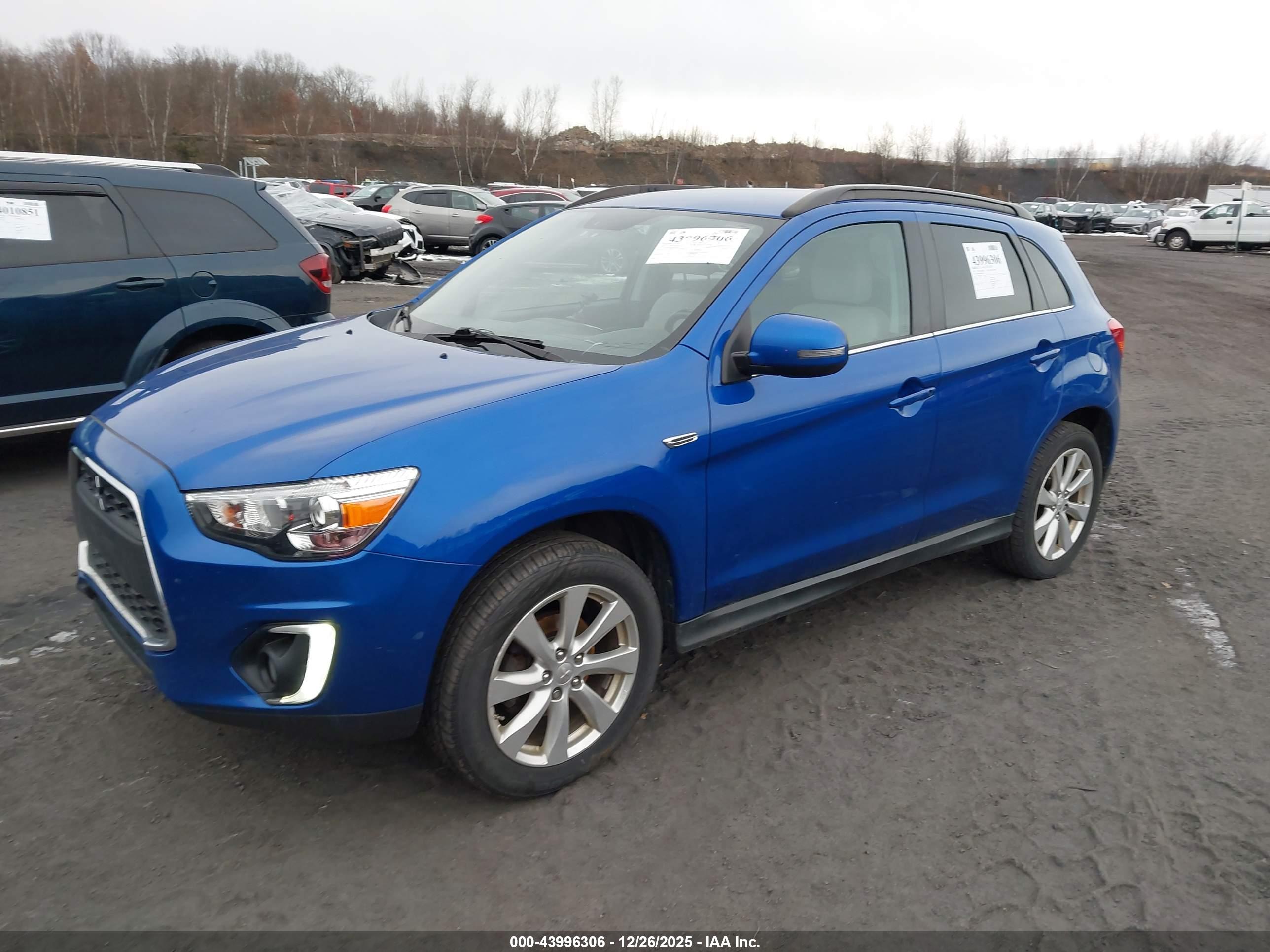 MITSUBISHI OUTLANDER image 2