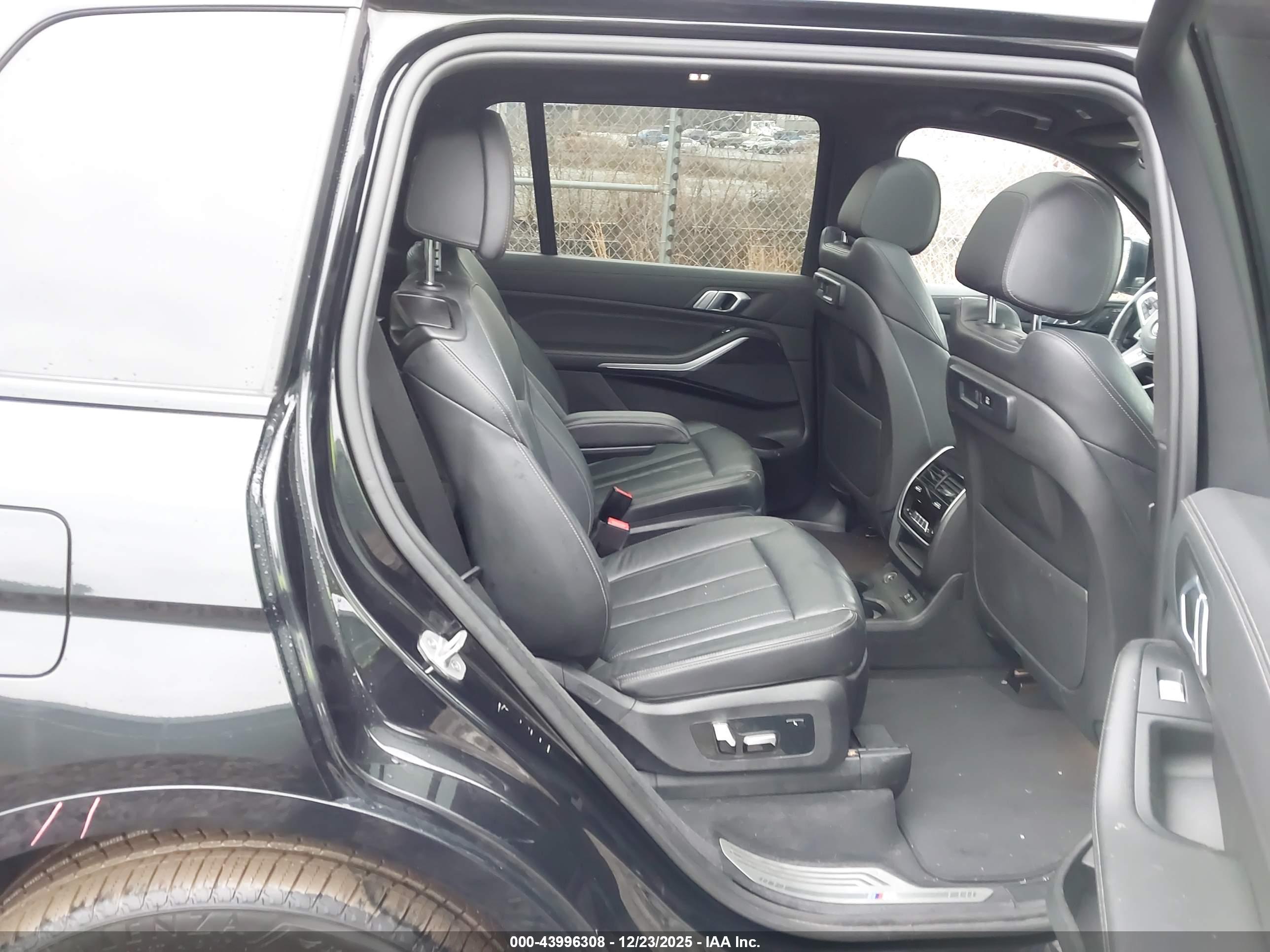 BMW X7 image 8