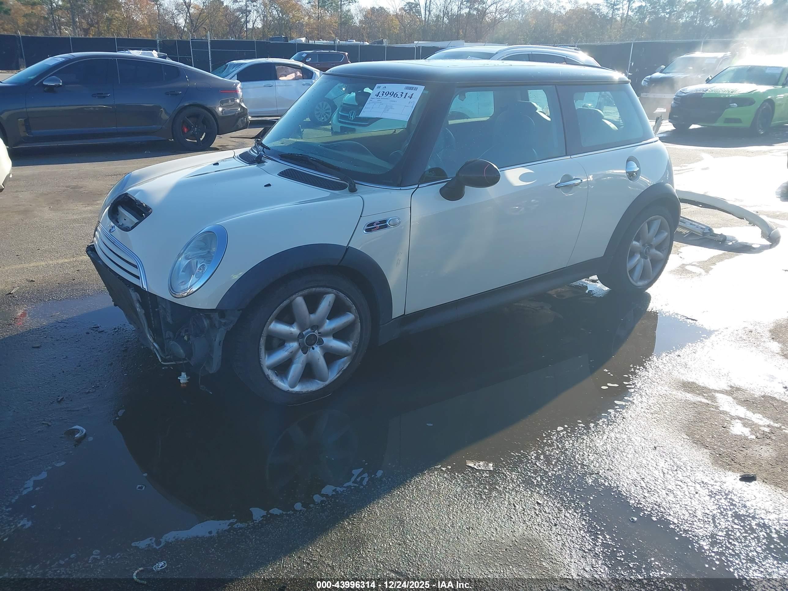 MINI COOPER image 2