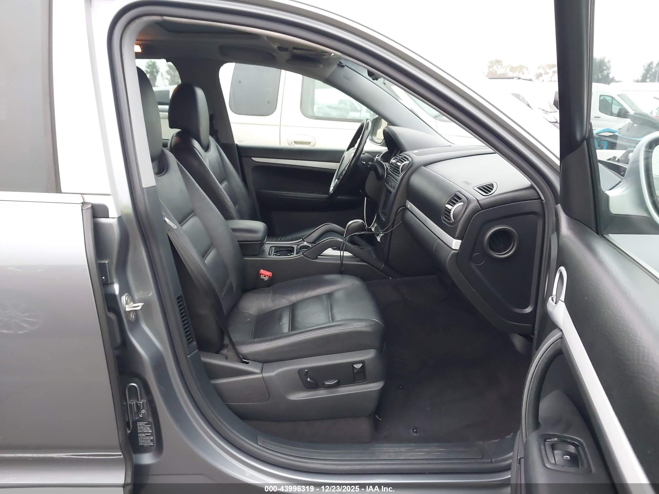 PORSCHE CAYENNE image 5