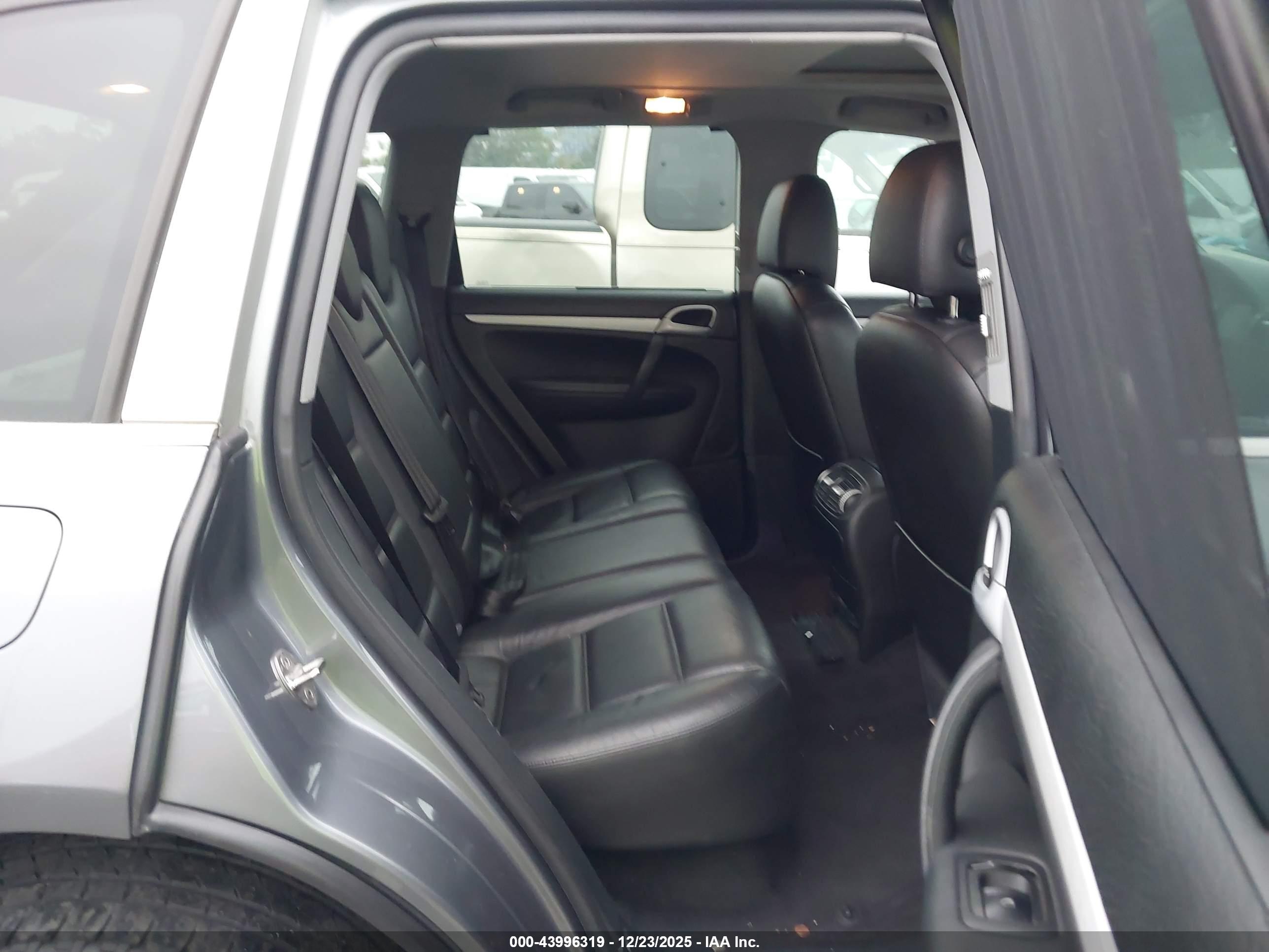 PORSCHE CAYENNE image 8