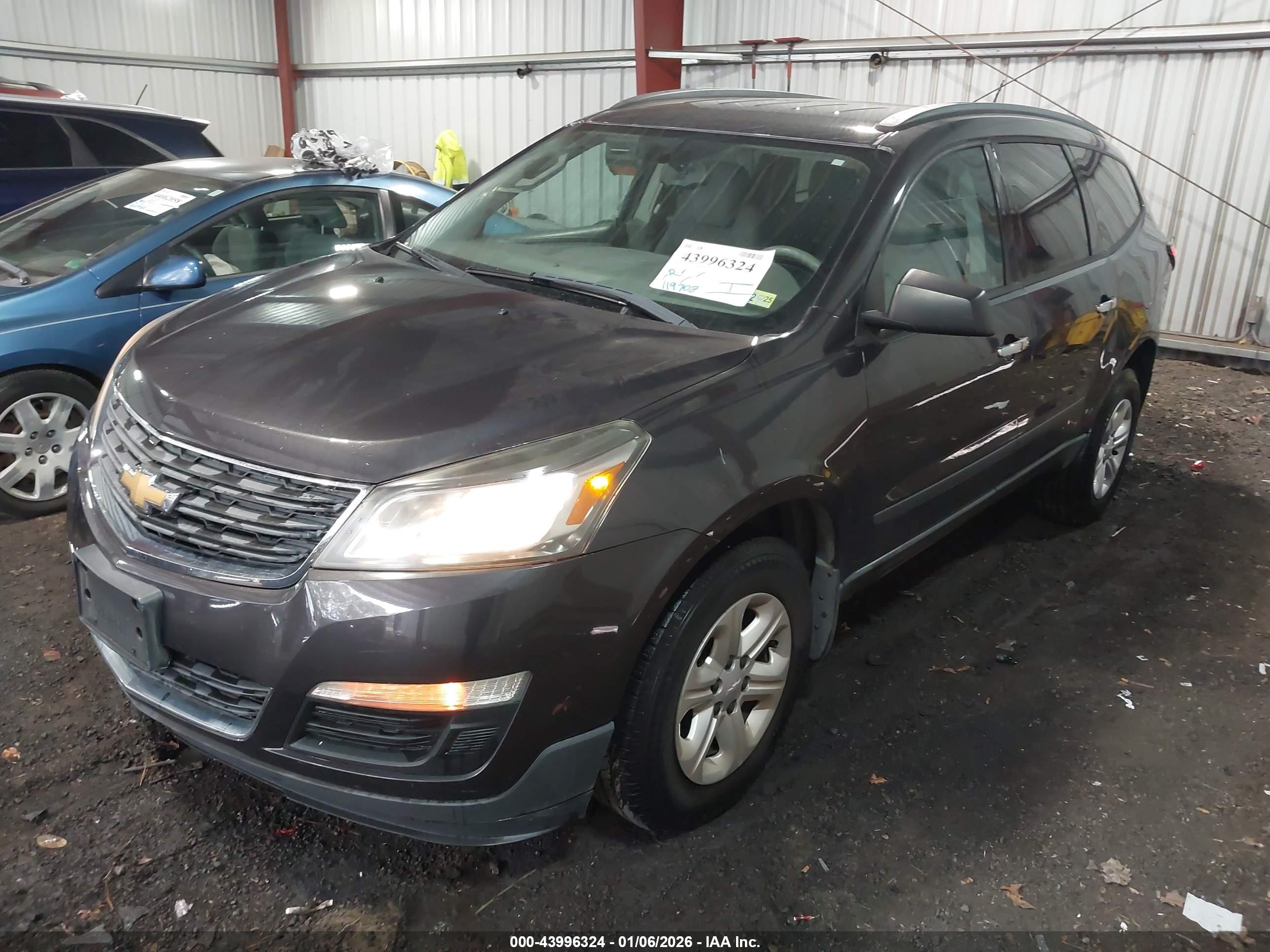 CHEVROLET TRAVERSE image 2