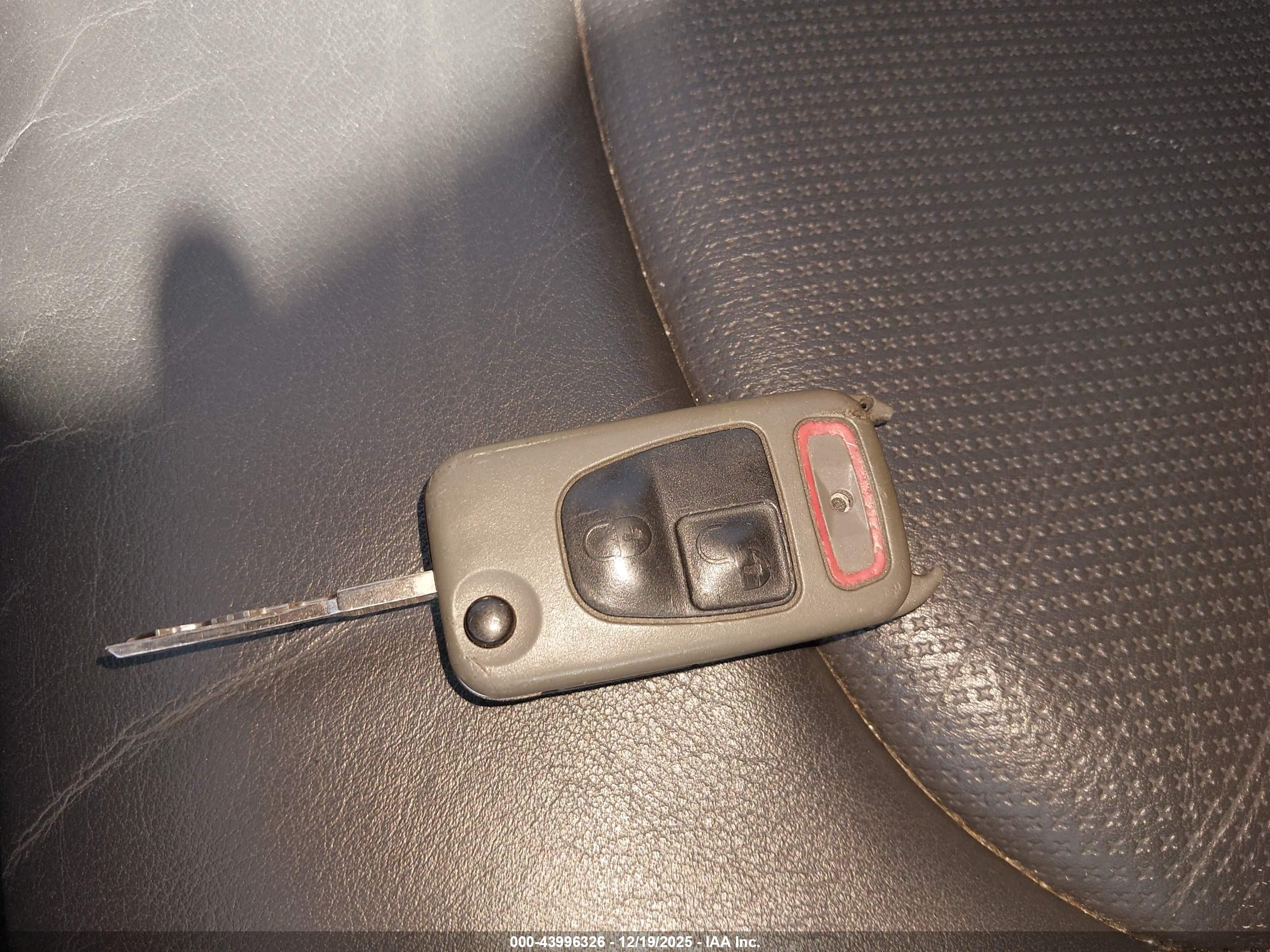 CHRYSLER CROSSFIRE image 11