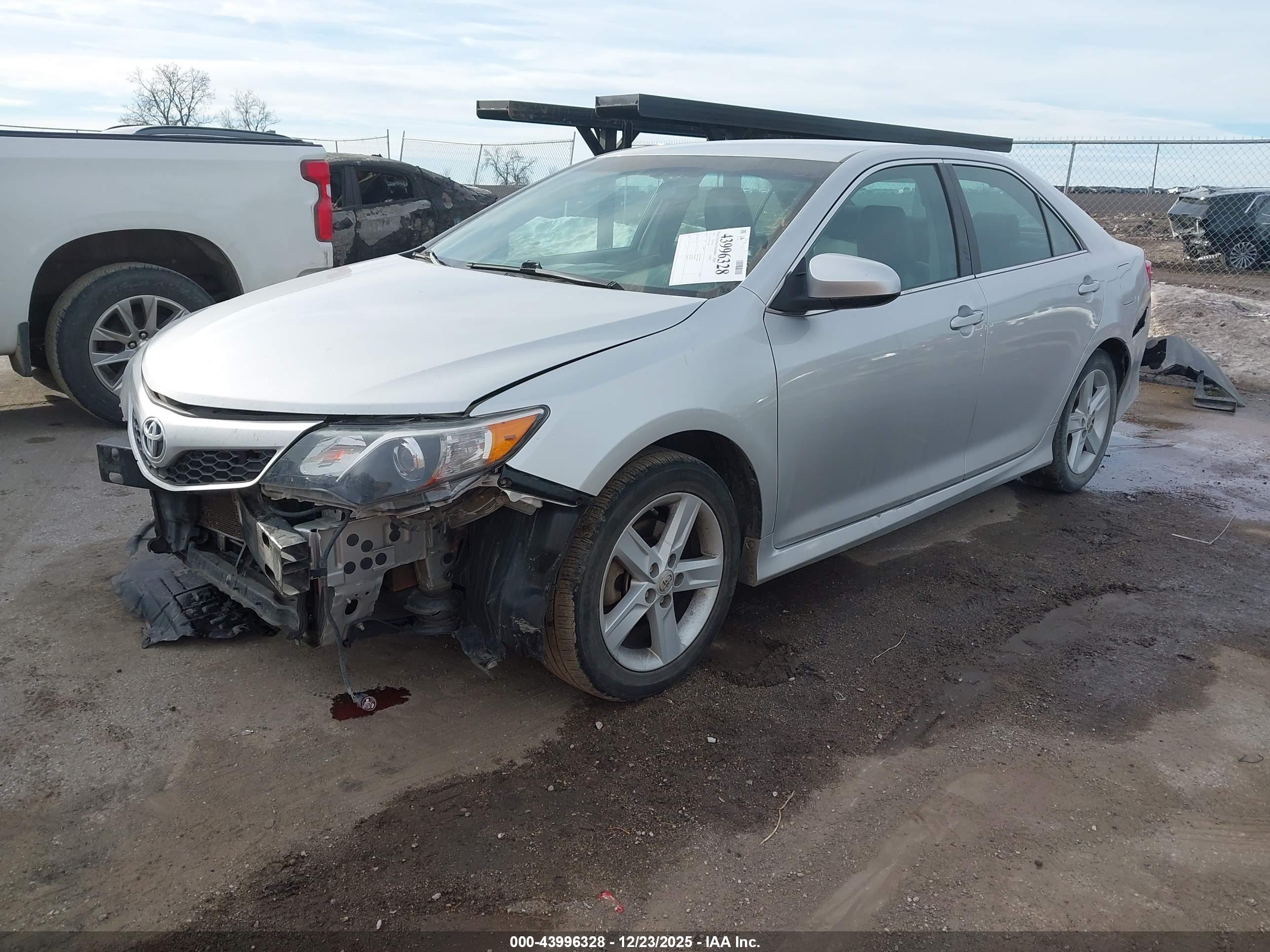 TOYOTA CAMRY image 2