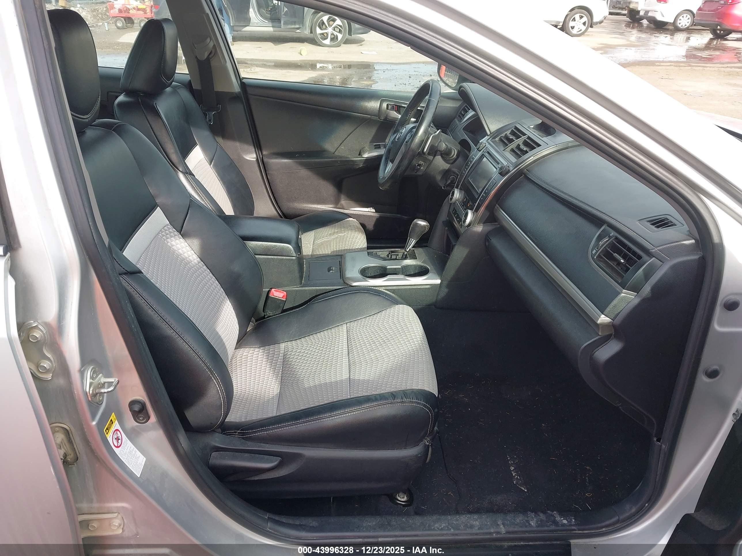 TOYOTA CAMRY image 5