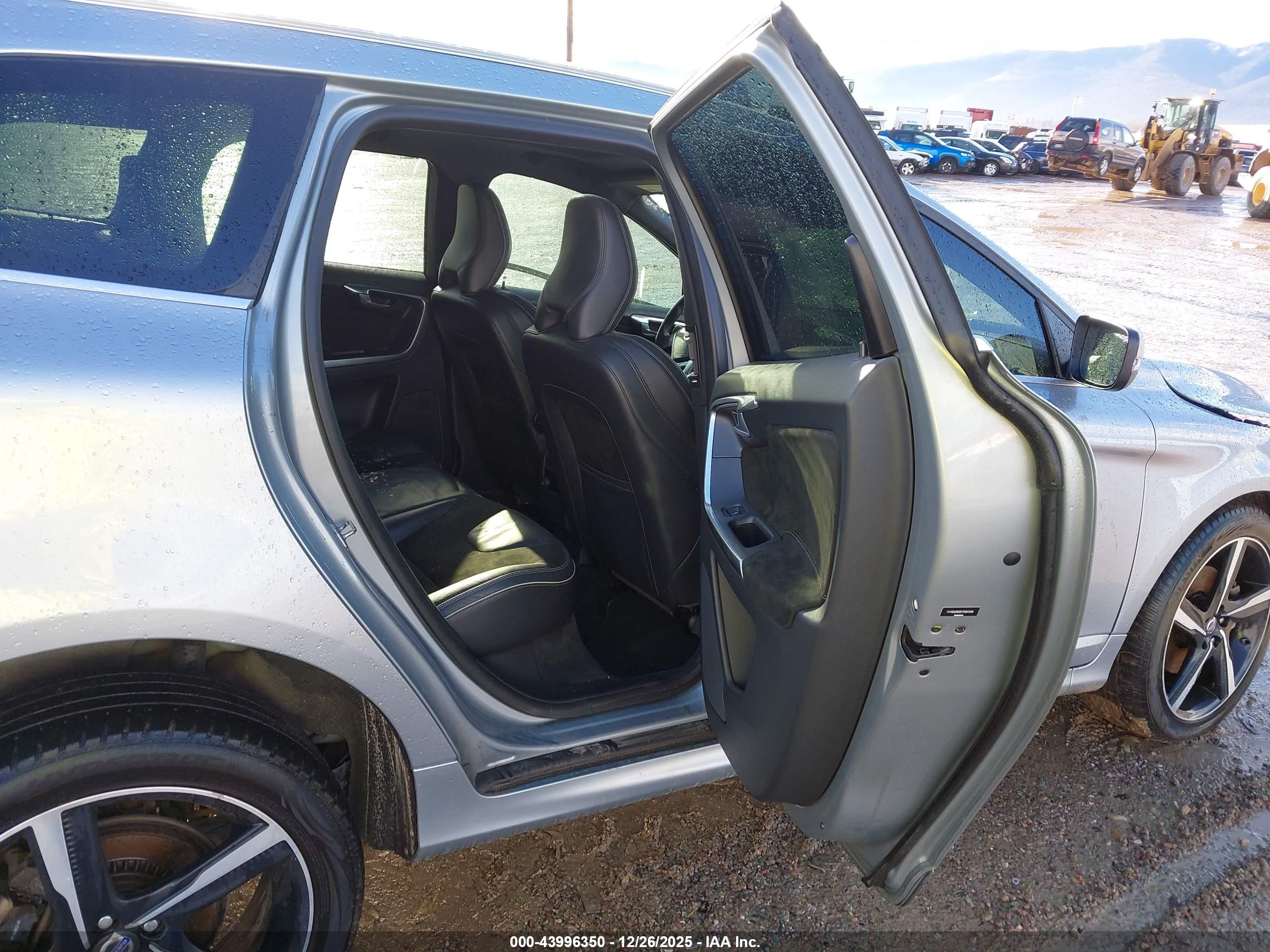 VOLVO XC60 image 8