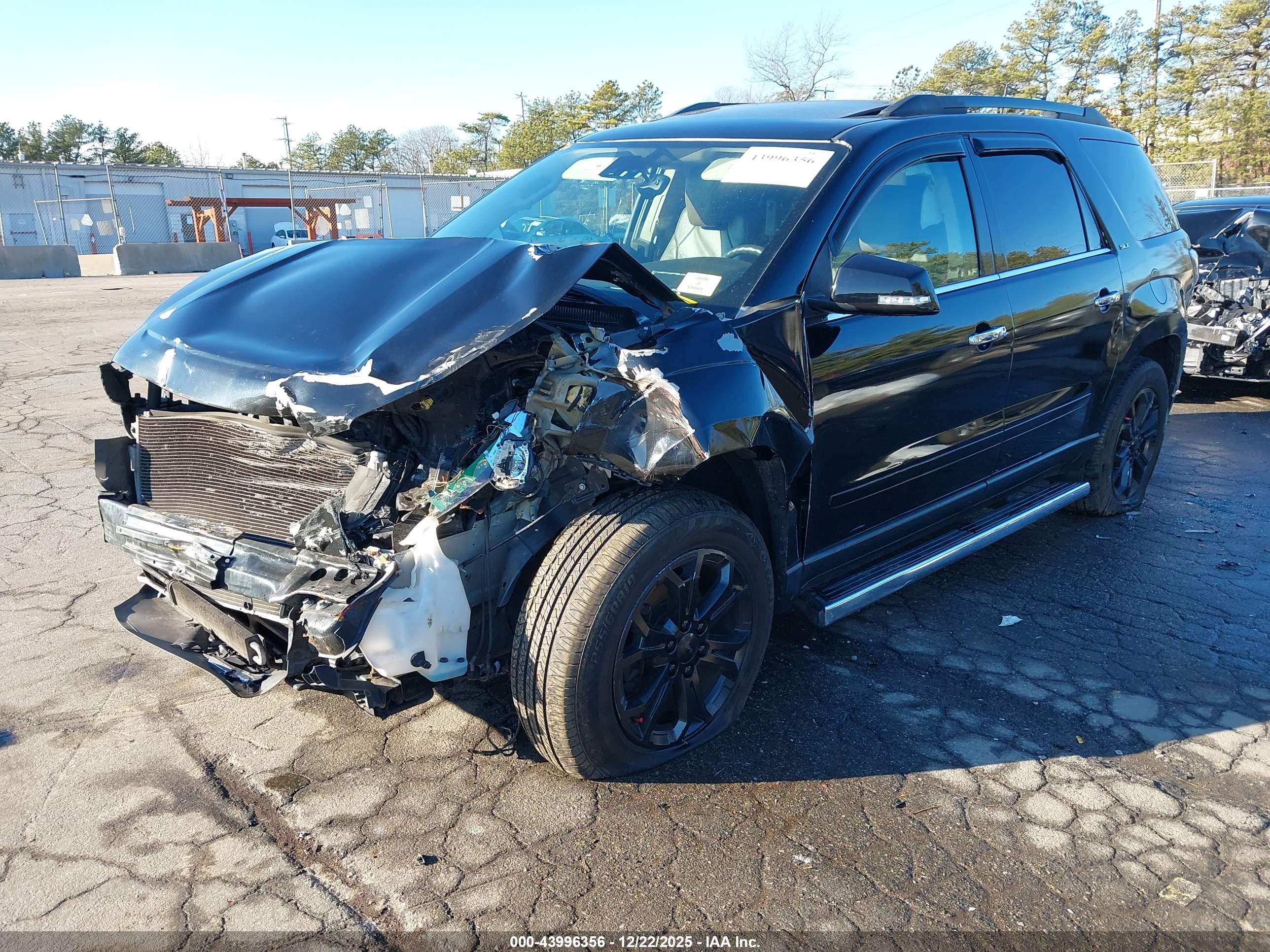 GMC ACADIA image 2