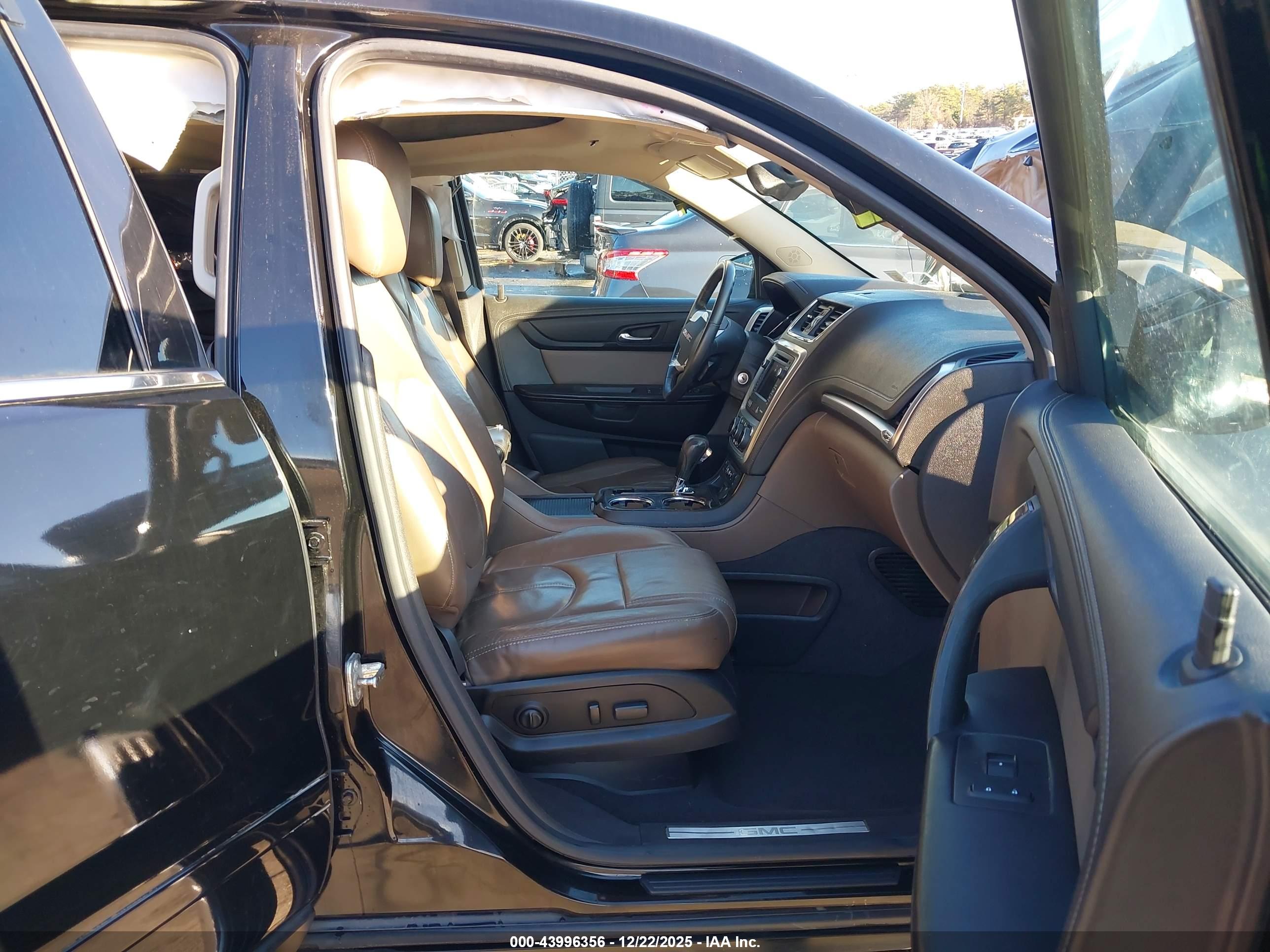 GMC ACADIA image 5