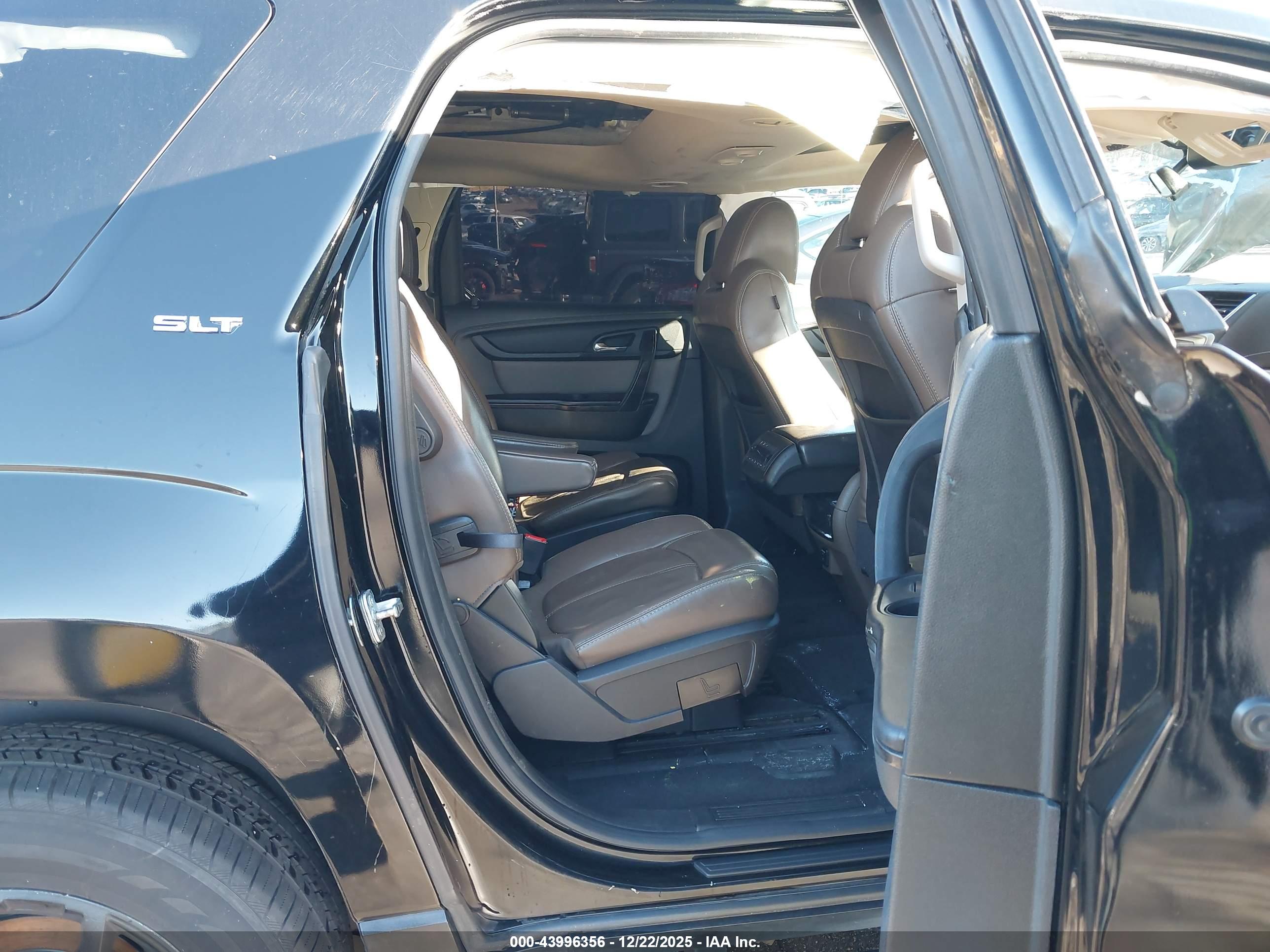 GMC ACADIA image 8
