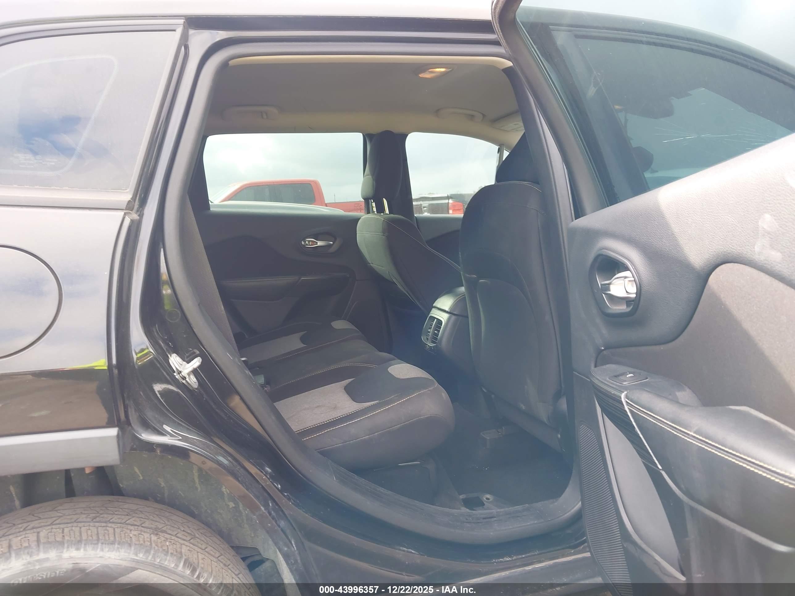 JEEP CHEROKEE image 8