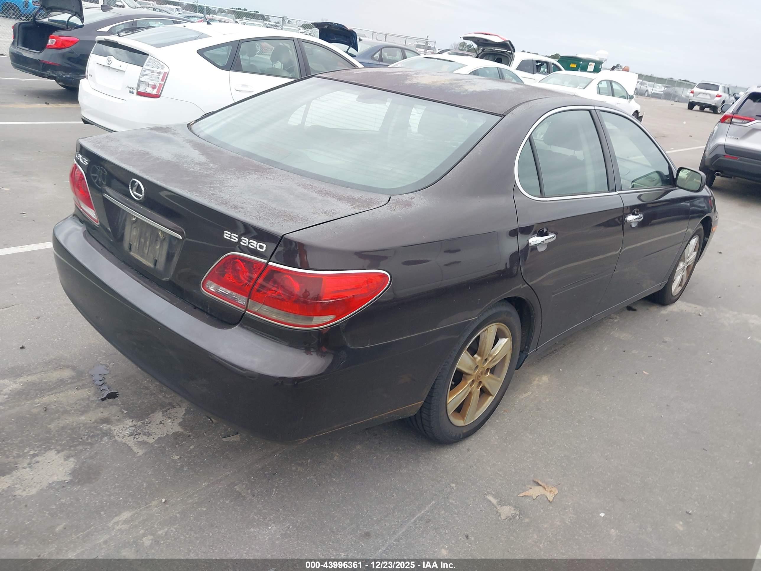 LEXUS ES image 4