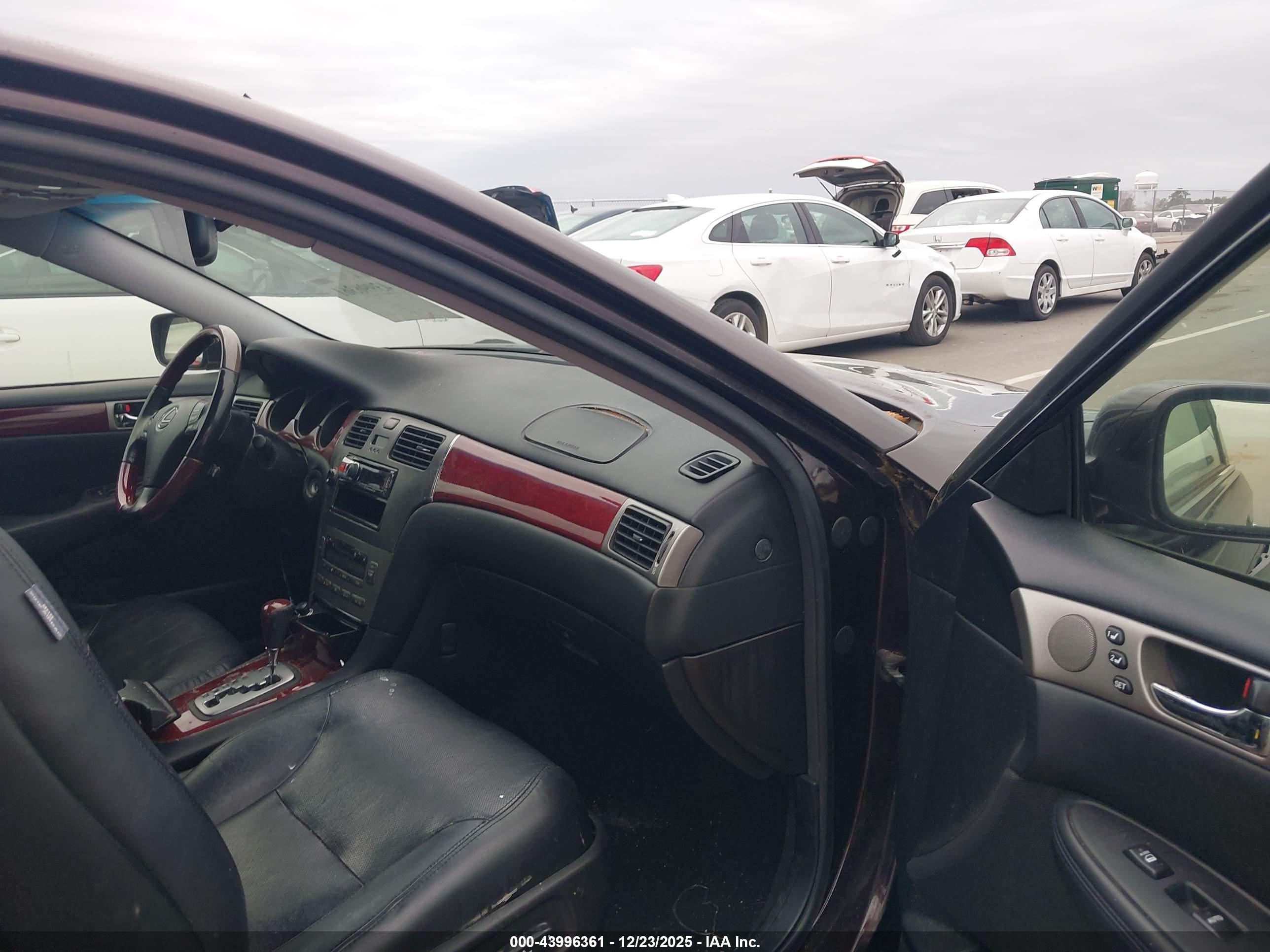 LEXUS ES image 5
