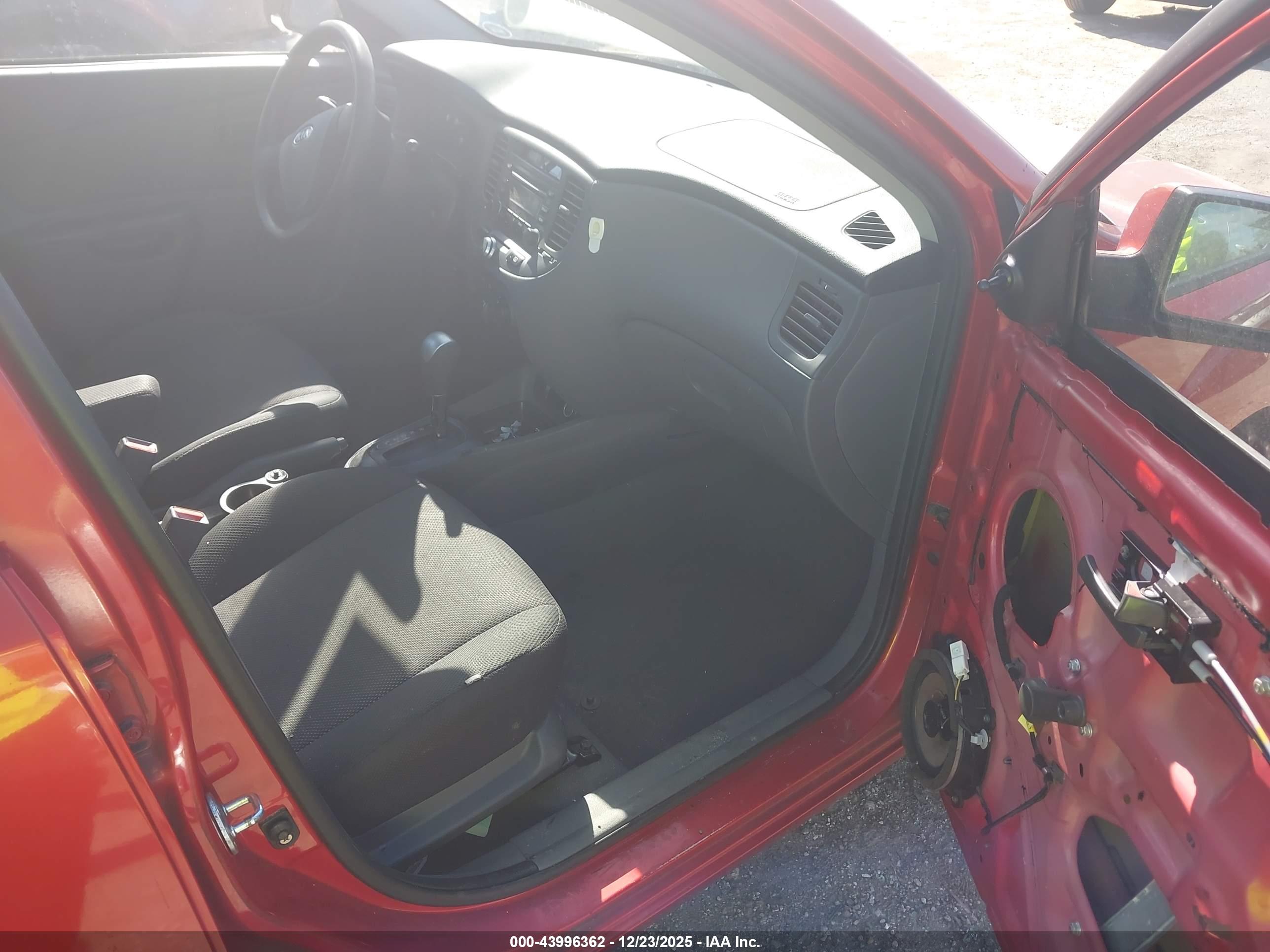 KIA RIO image 5