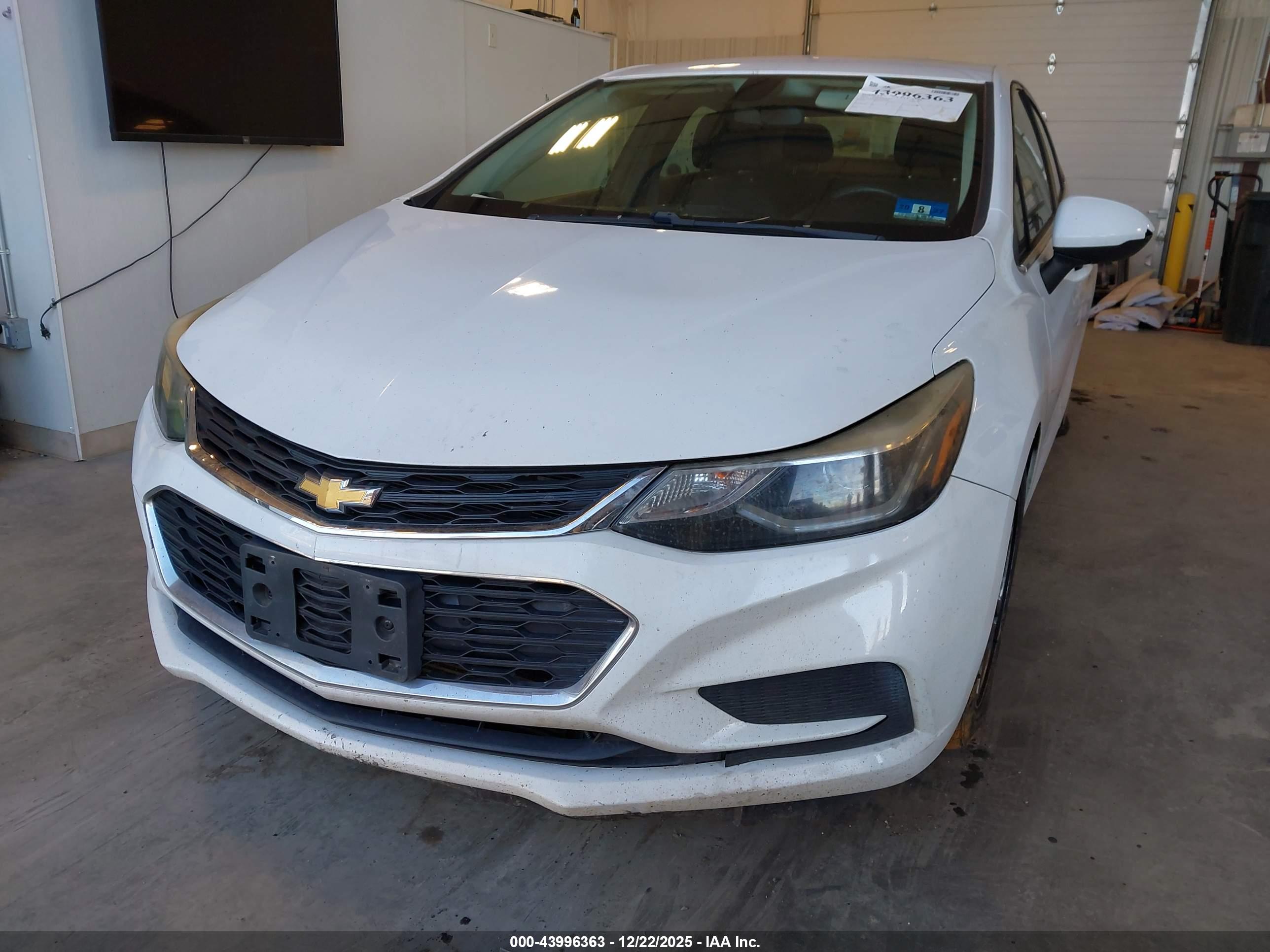 CHEVROLET CRUZE image 2
