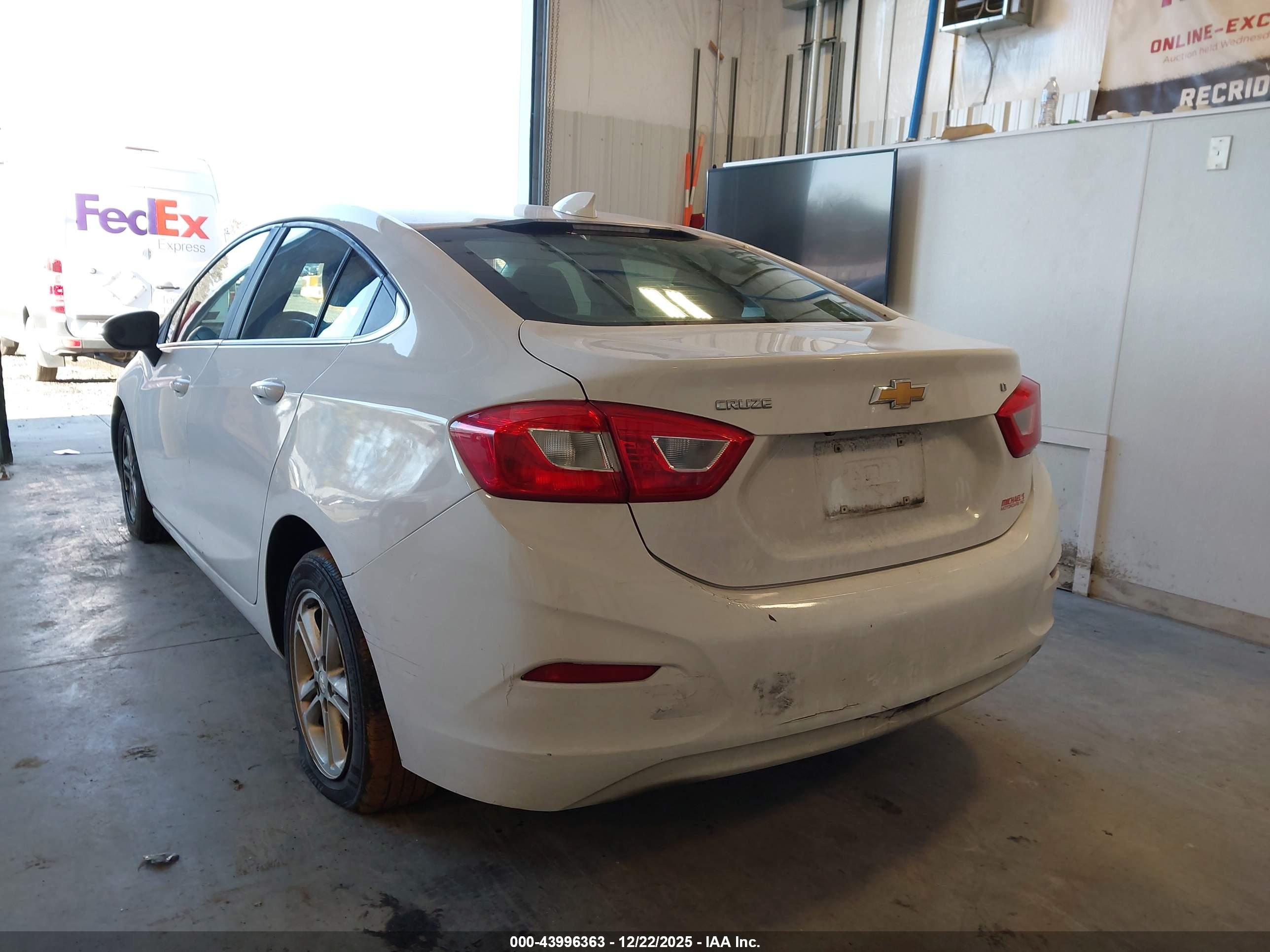 CHEVROLET CRUZE image 3