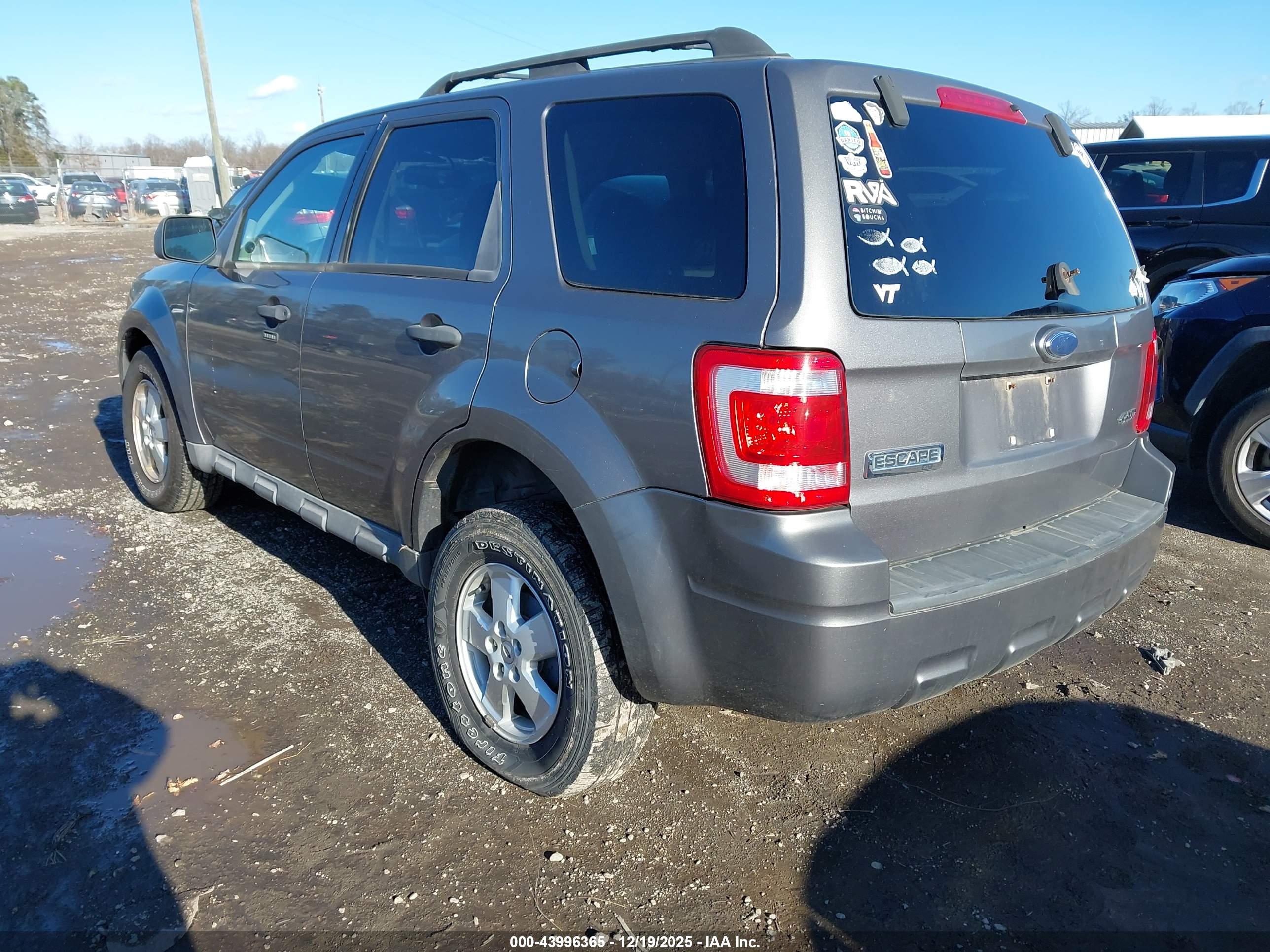 FORD ESCAPE image 3
