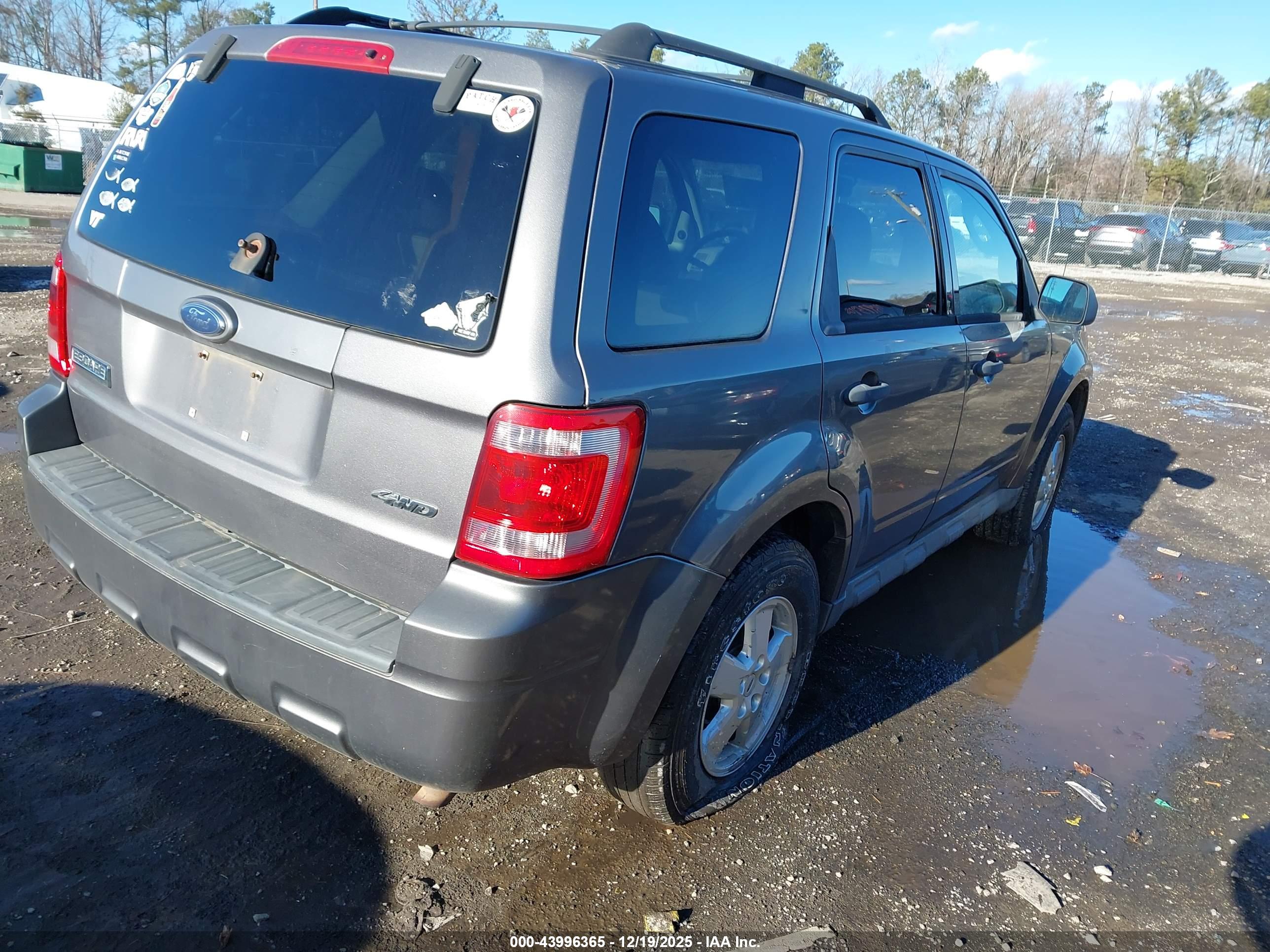 FORD ESCAPE image 4