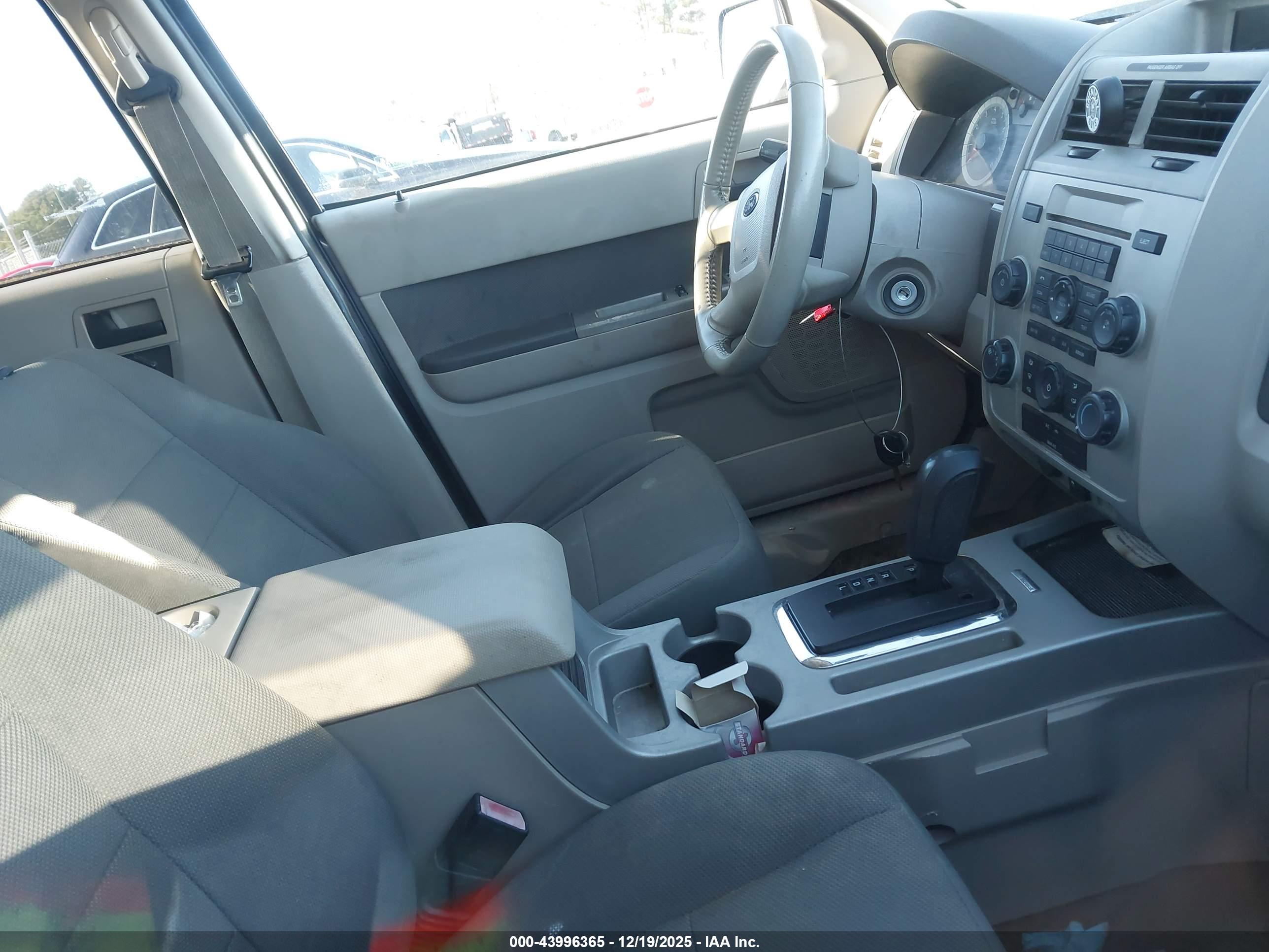 FORD ESCAPE image 5