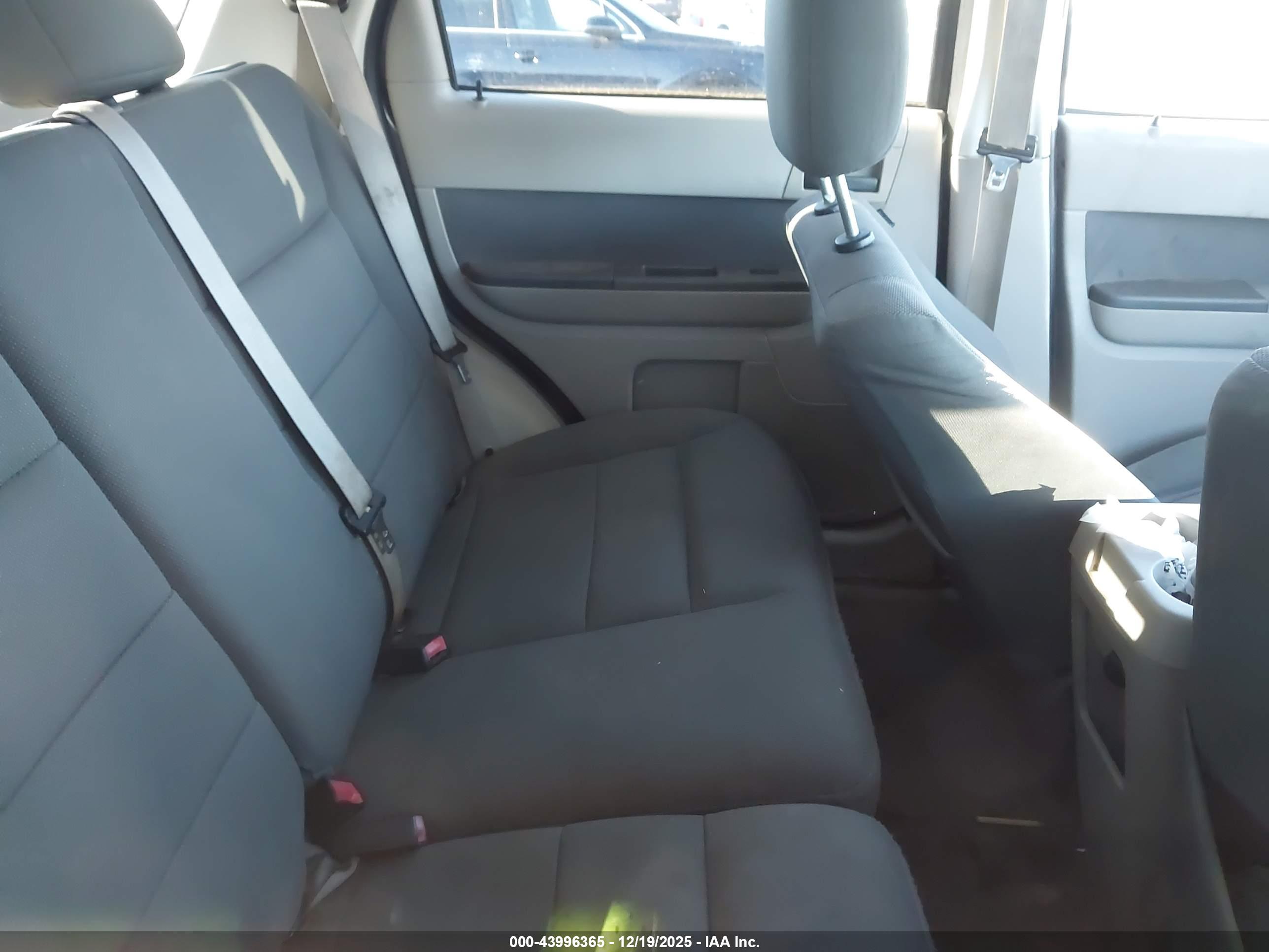 FORD ESCAPE image 8