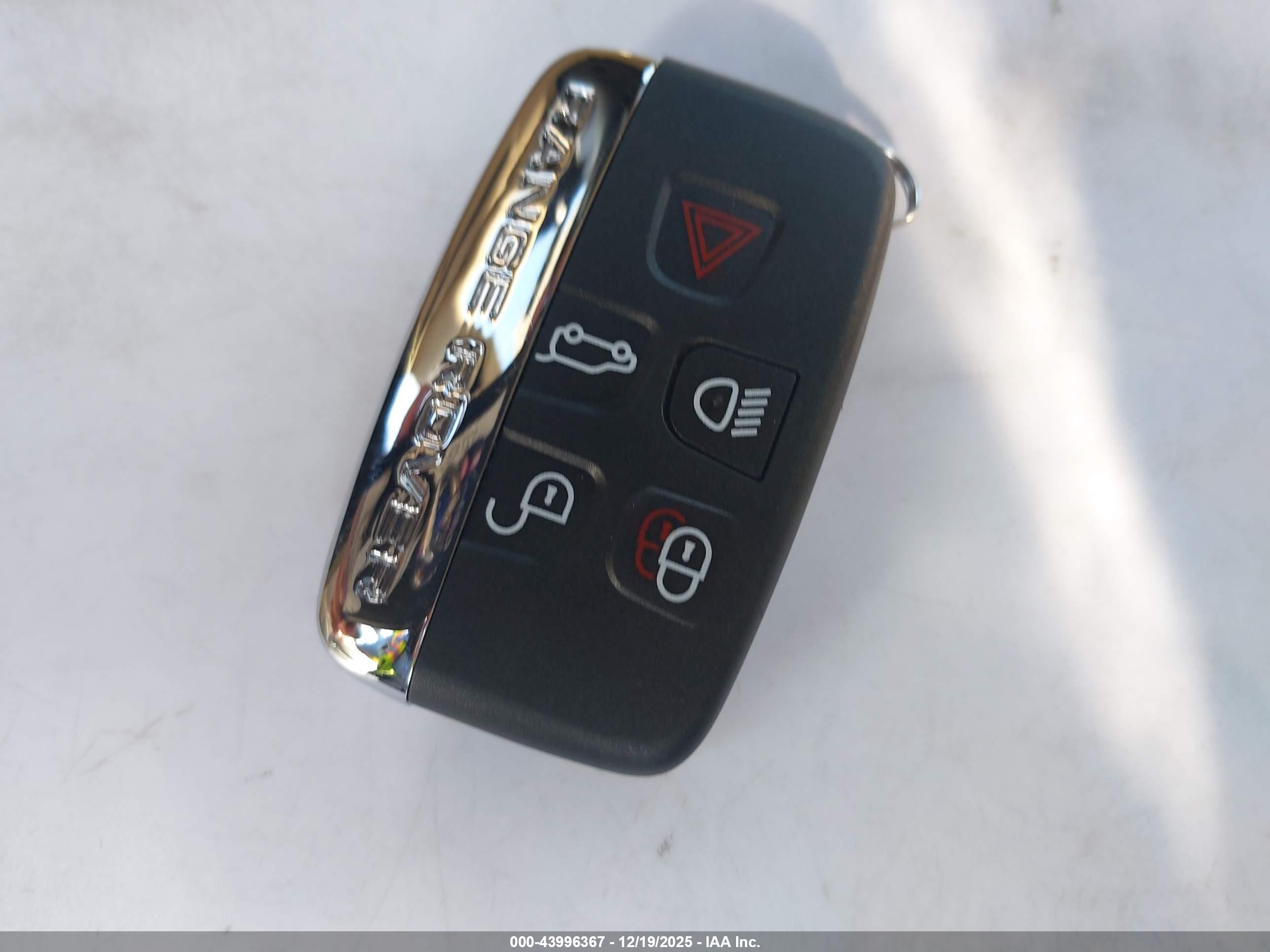 LAND ROVER image 11