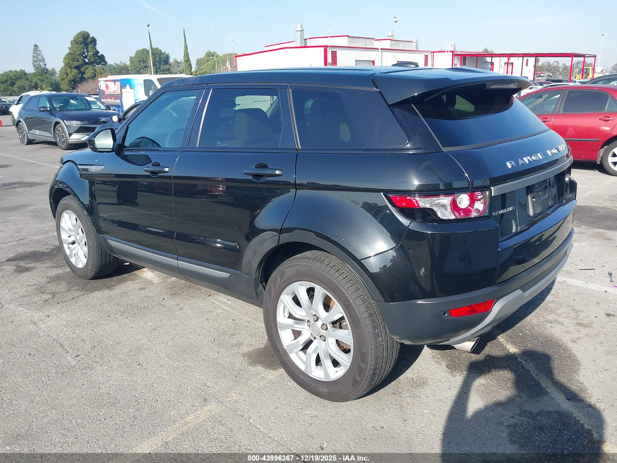 LAND ROVER image 3
