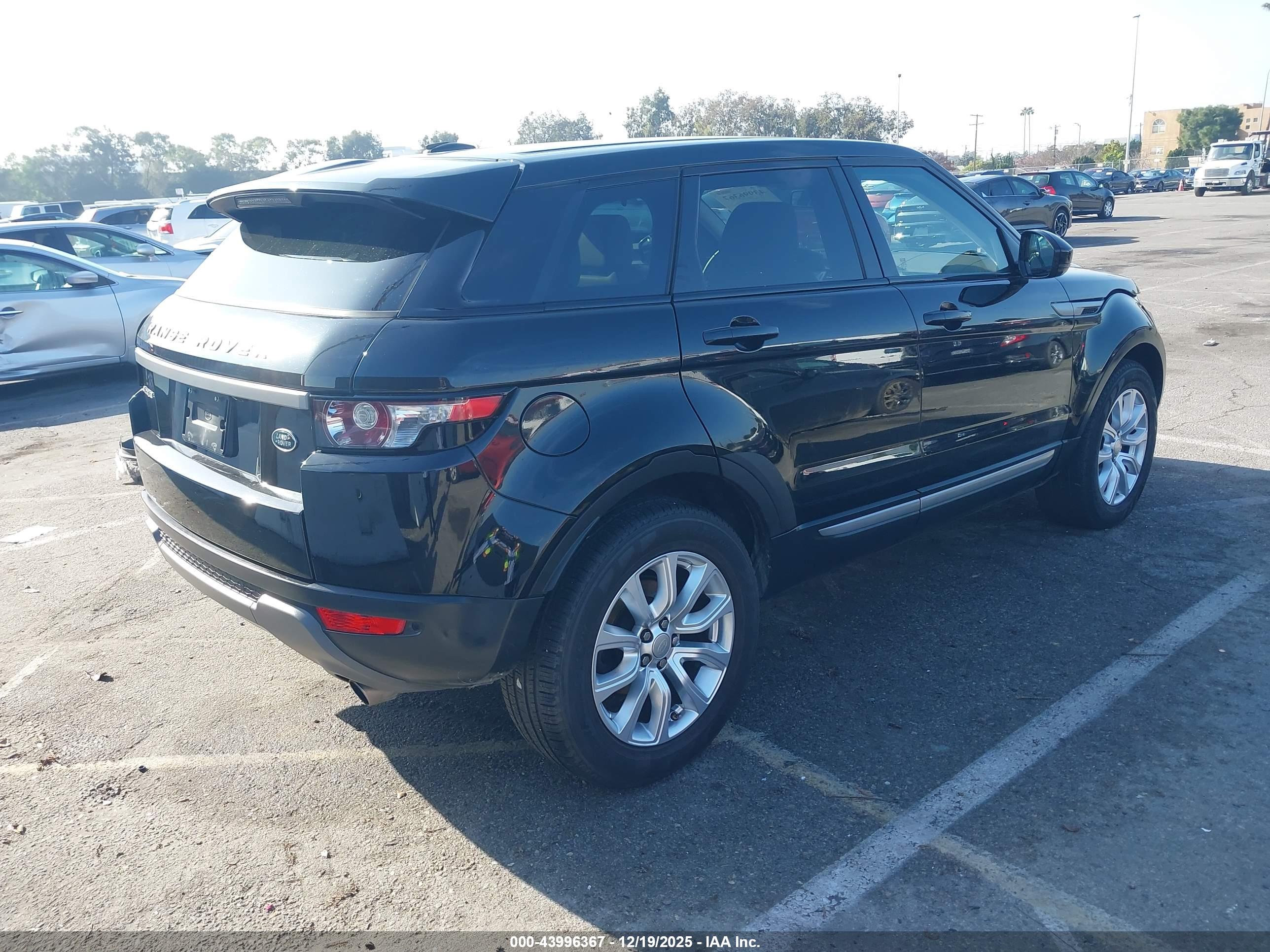 LAND ROVER image 4