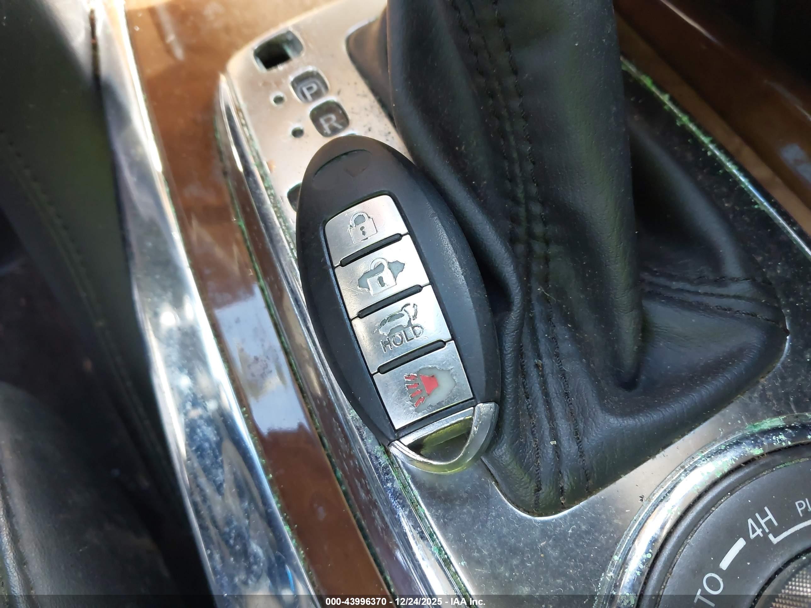INFINITI QX56 image 11
