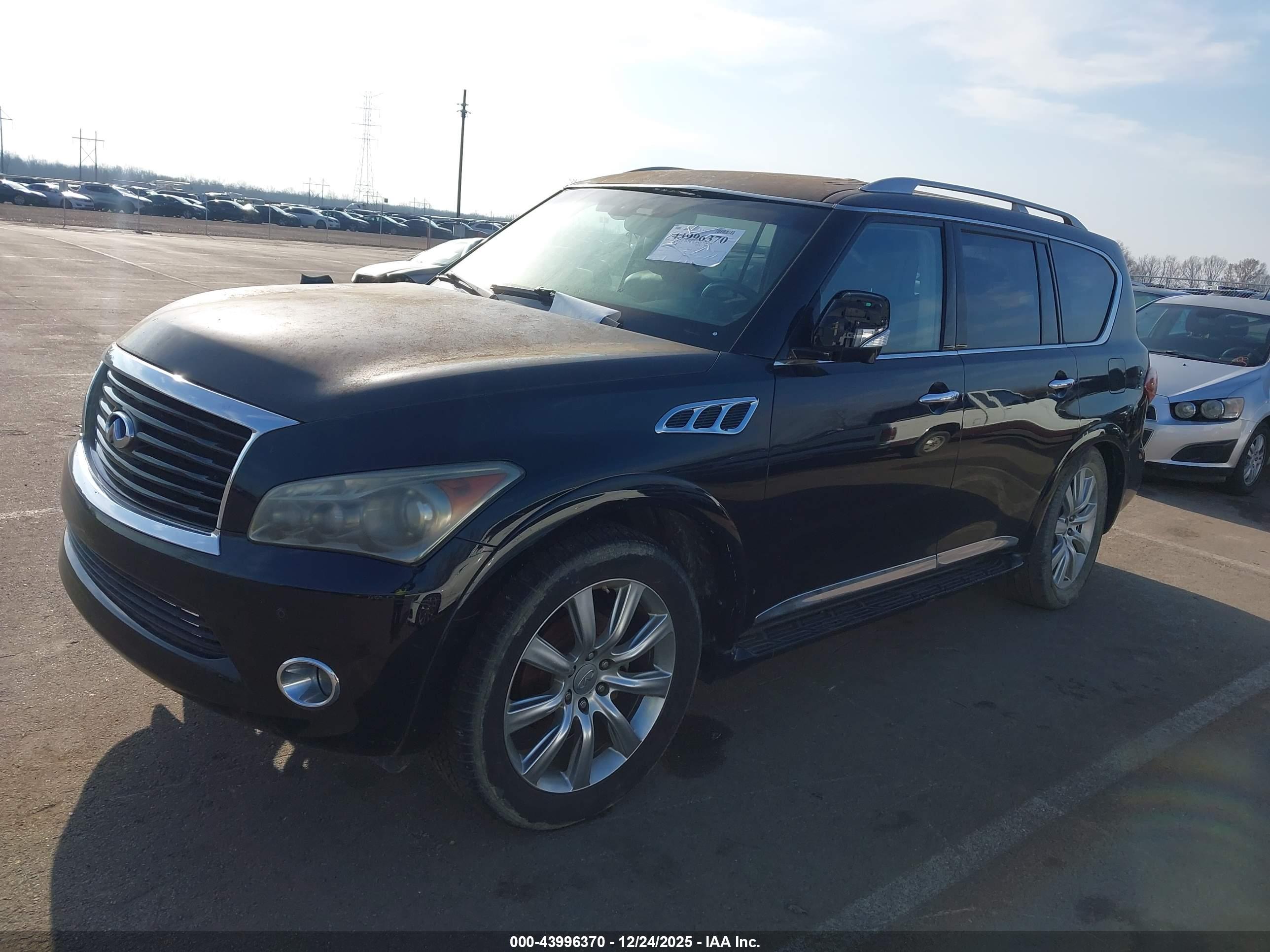 INFINITI QX56 image 2
