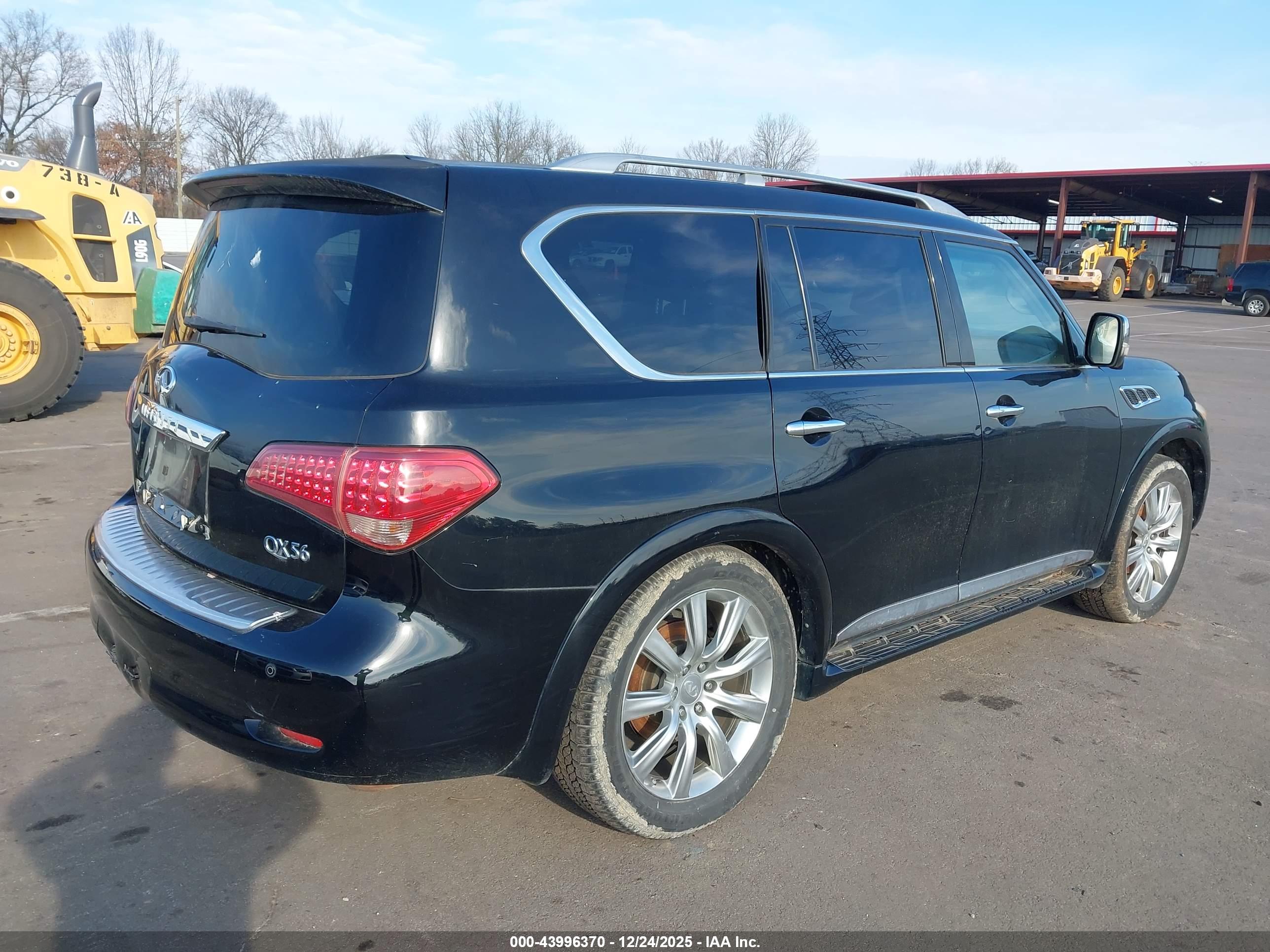 INFINITI QX56 image 4