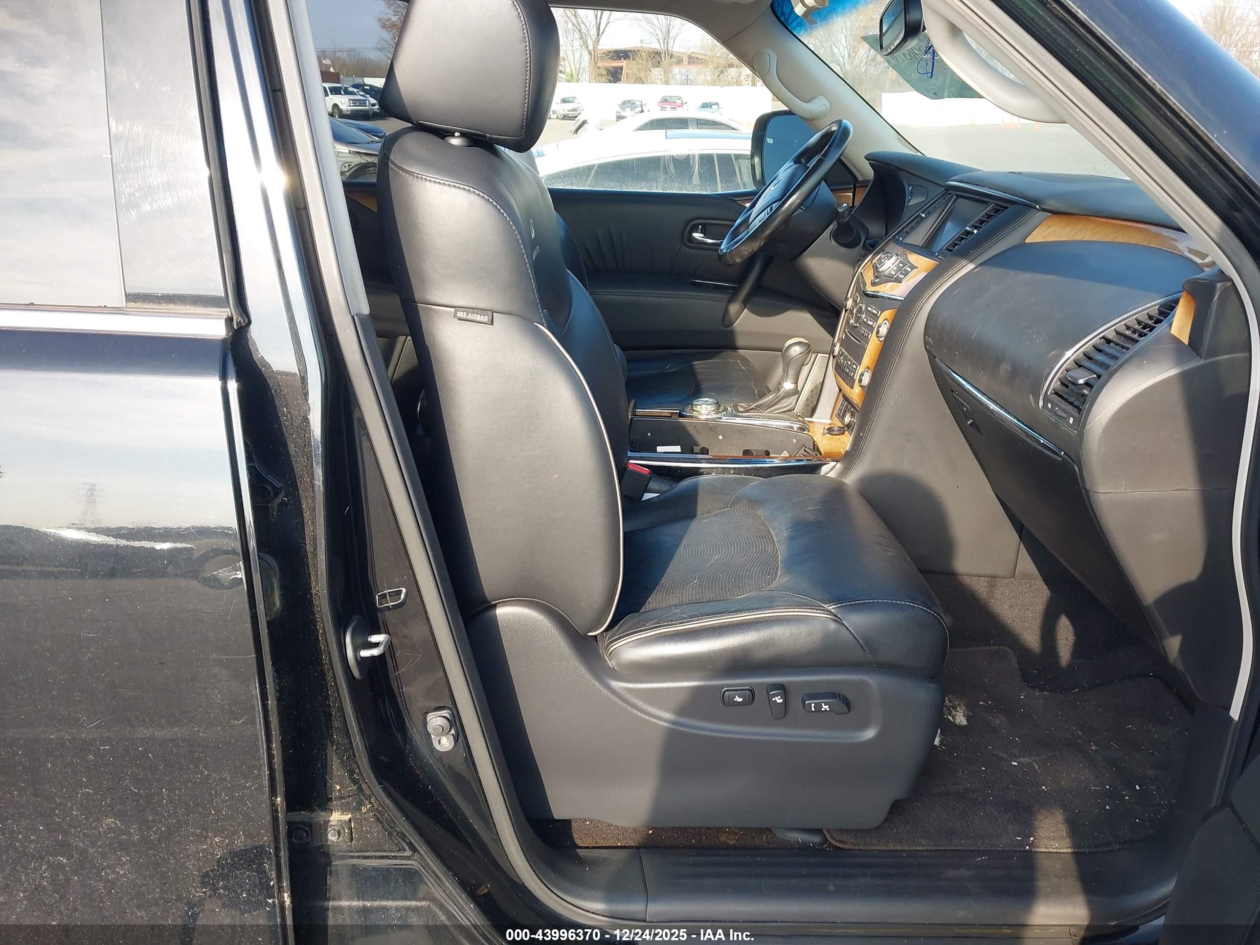 INFINITI QX56 image 5