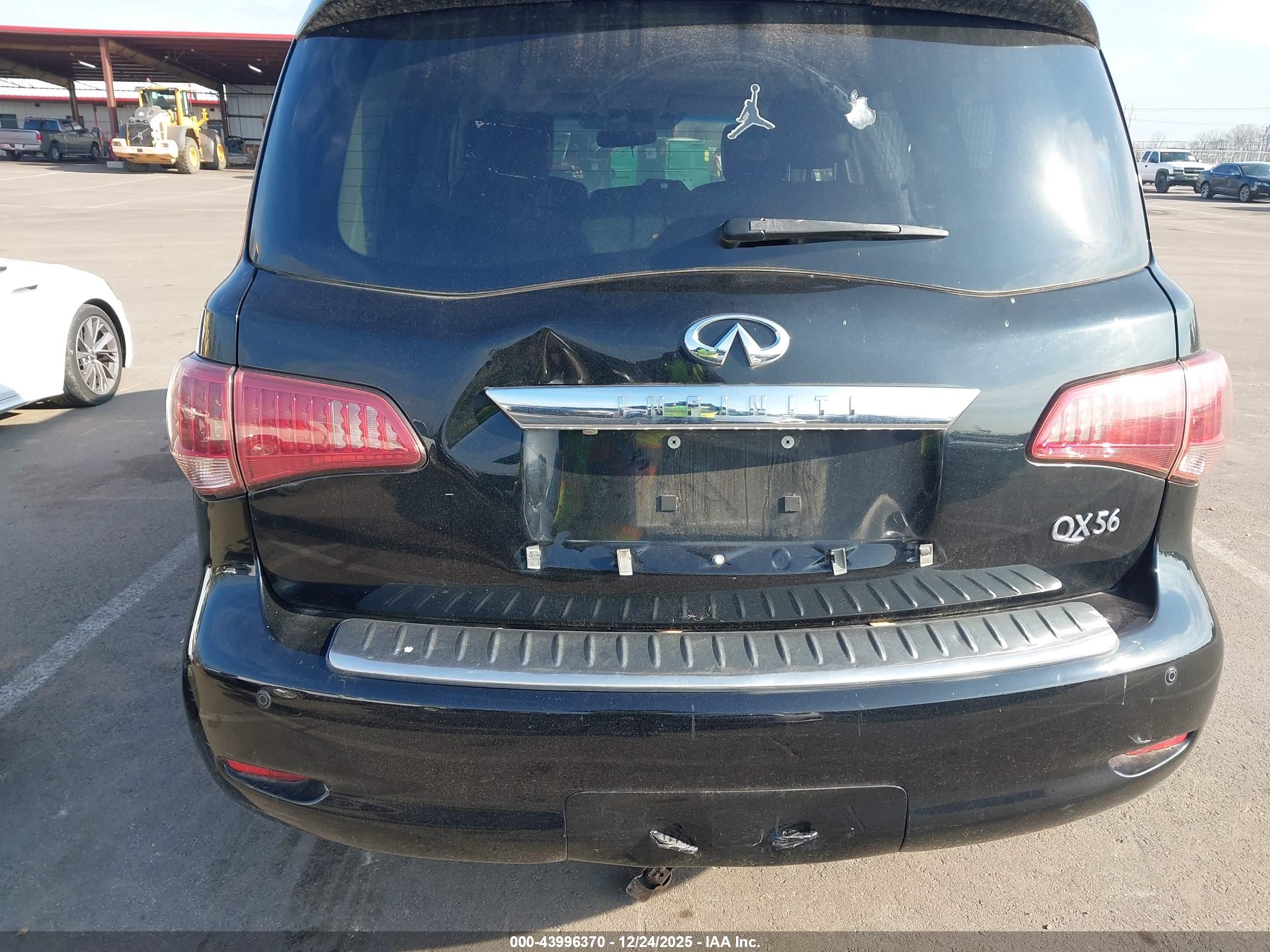 INFINITI QX56 image 6
