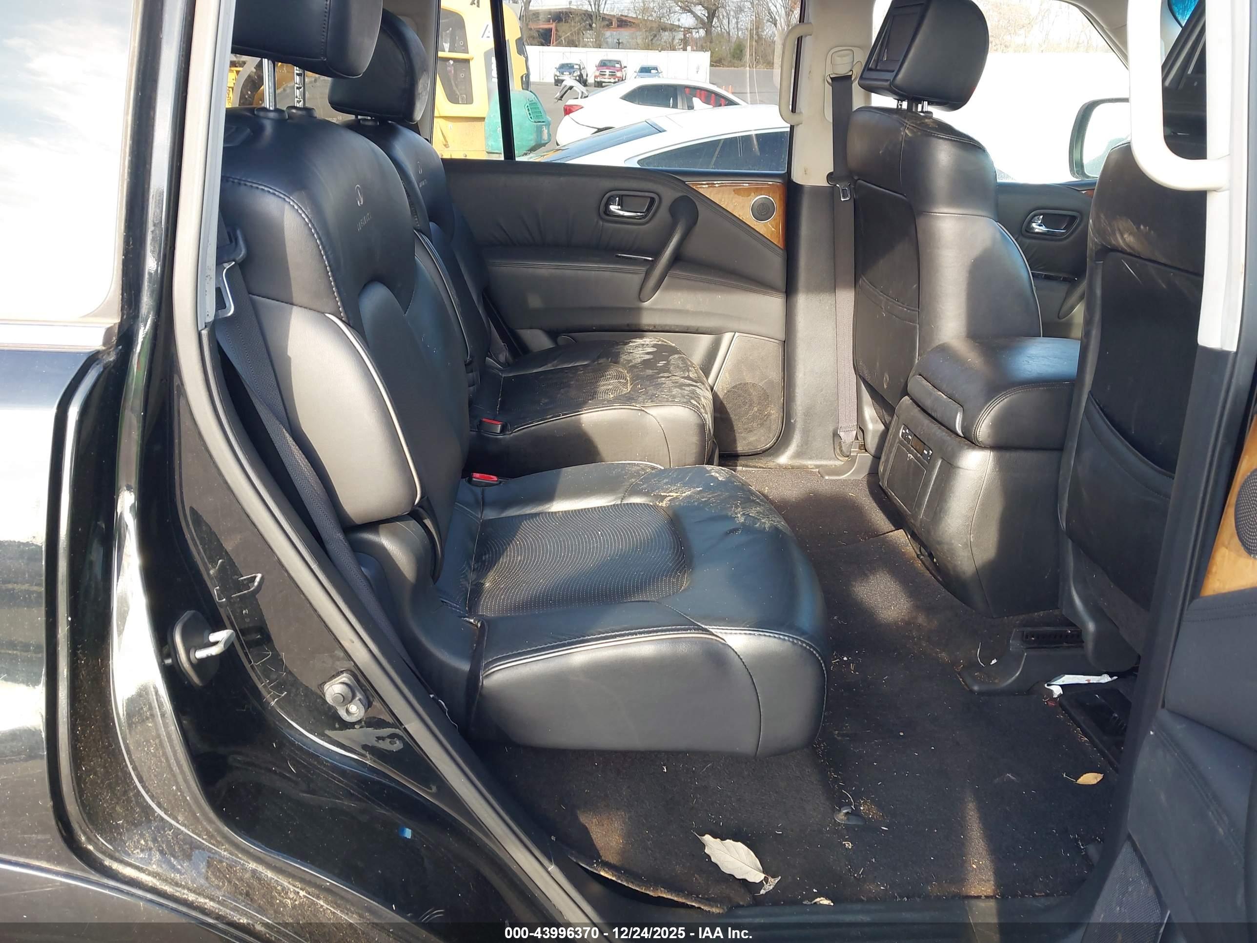 INFINITI QX56 image 8