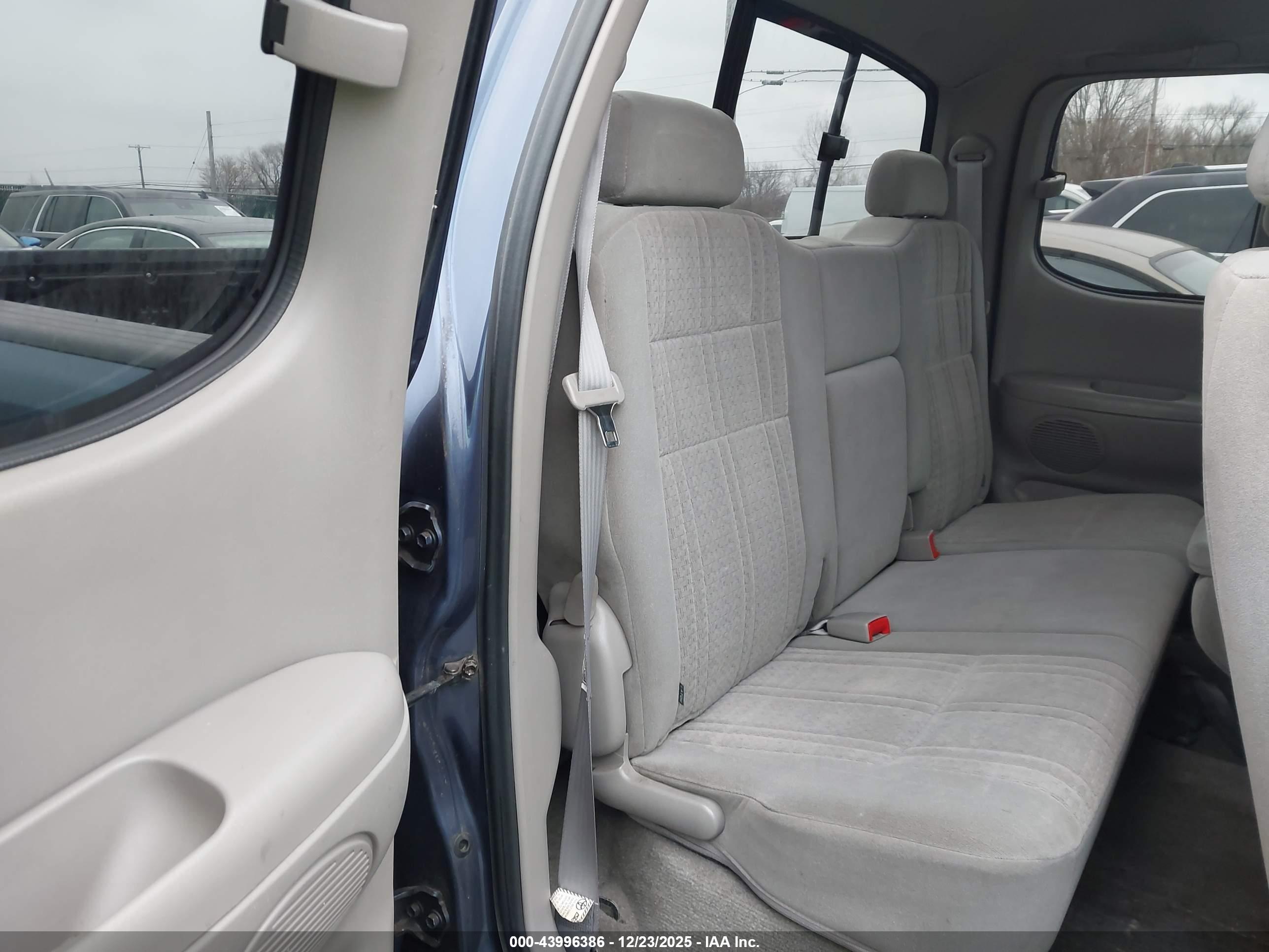 TOYOTA TUNDRA image 8
