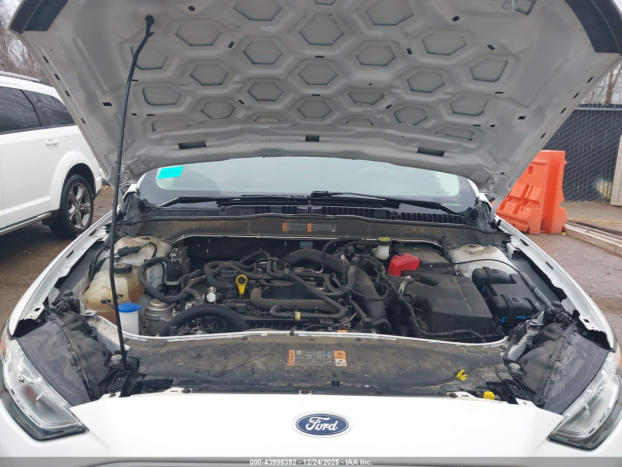 FORD FUSION image 10