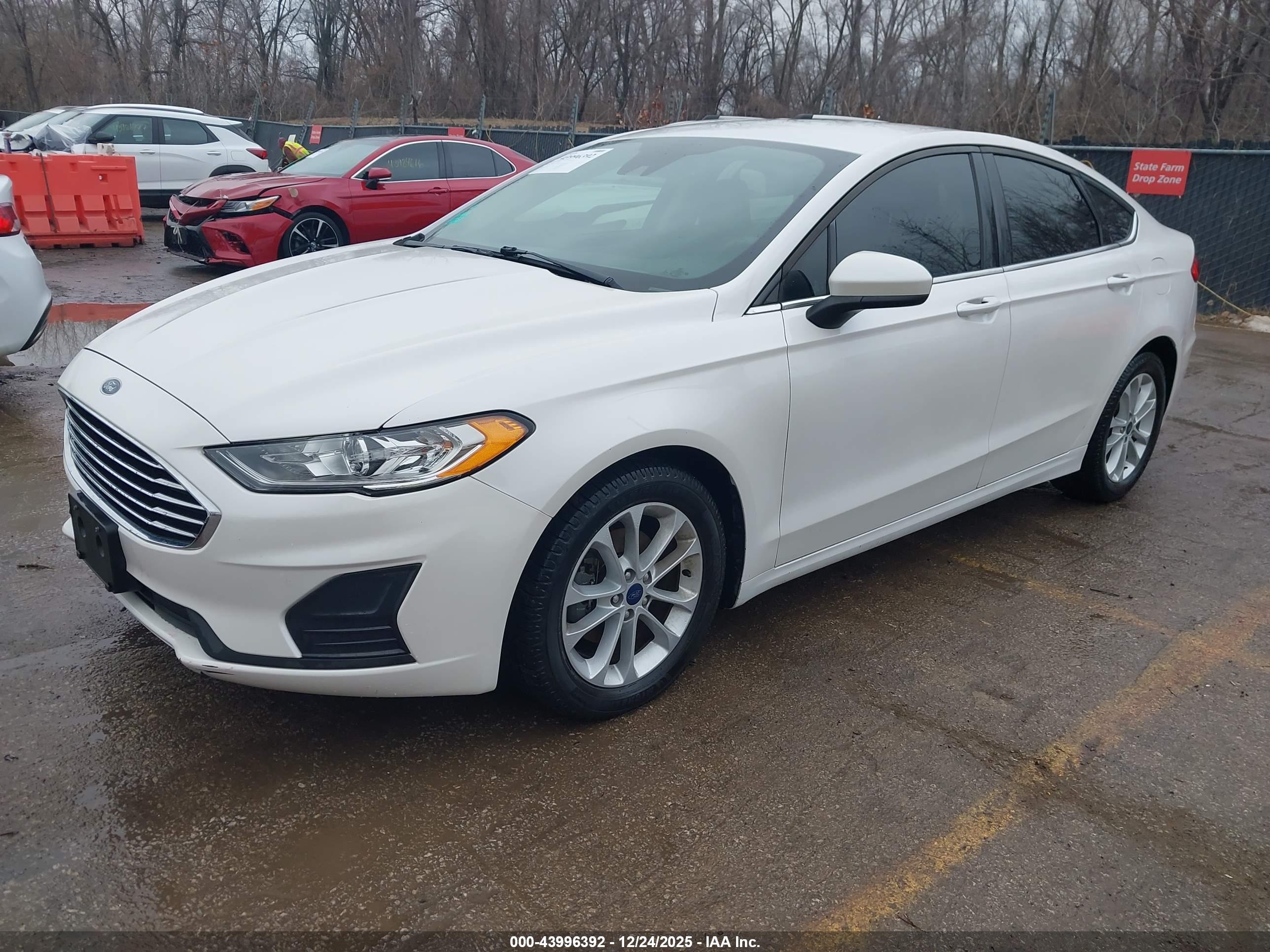 FORD FUSION image 2
