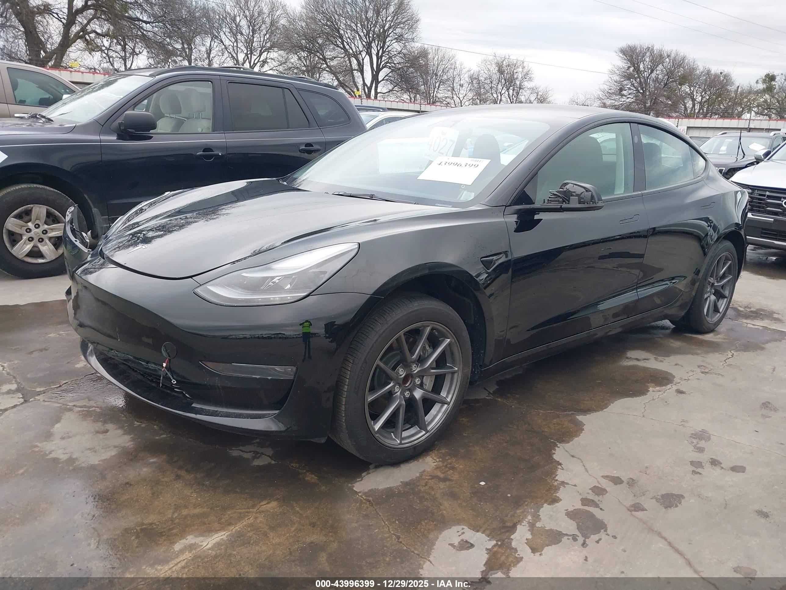 TESLA MODEL image 2