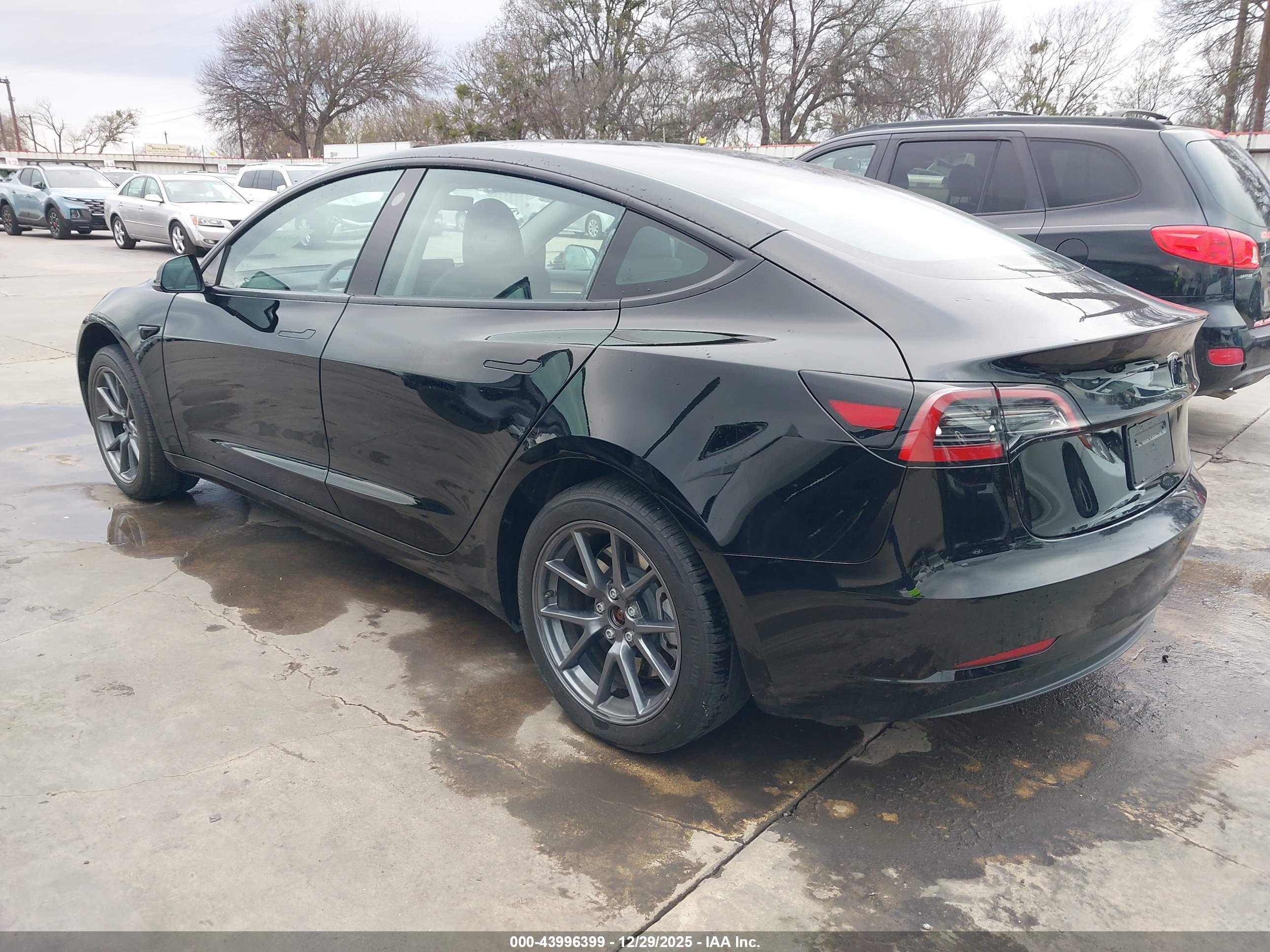 TESLA MODEL image 3