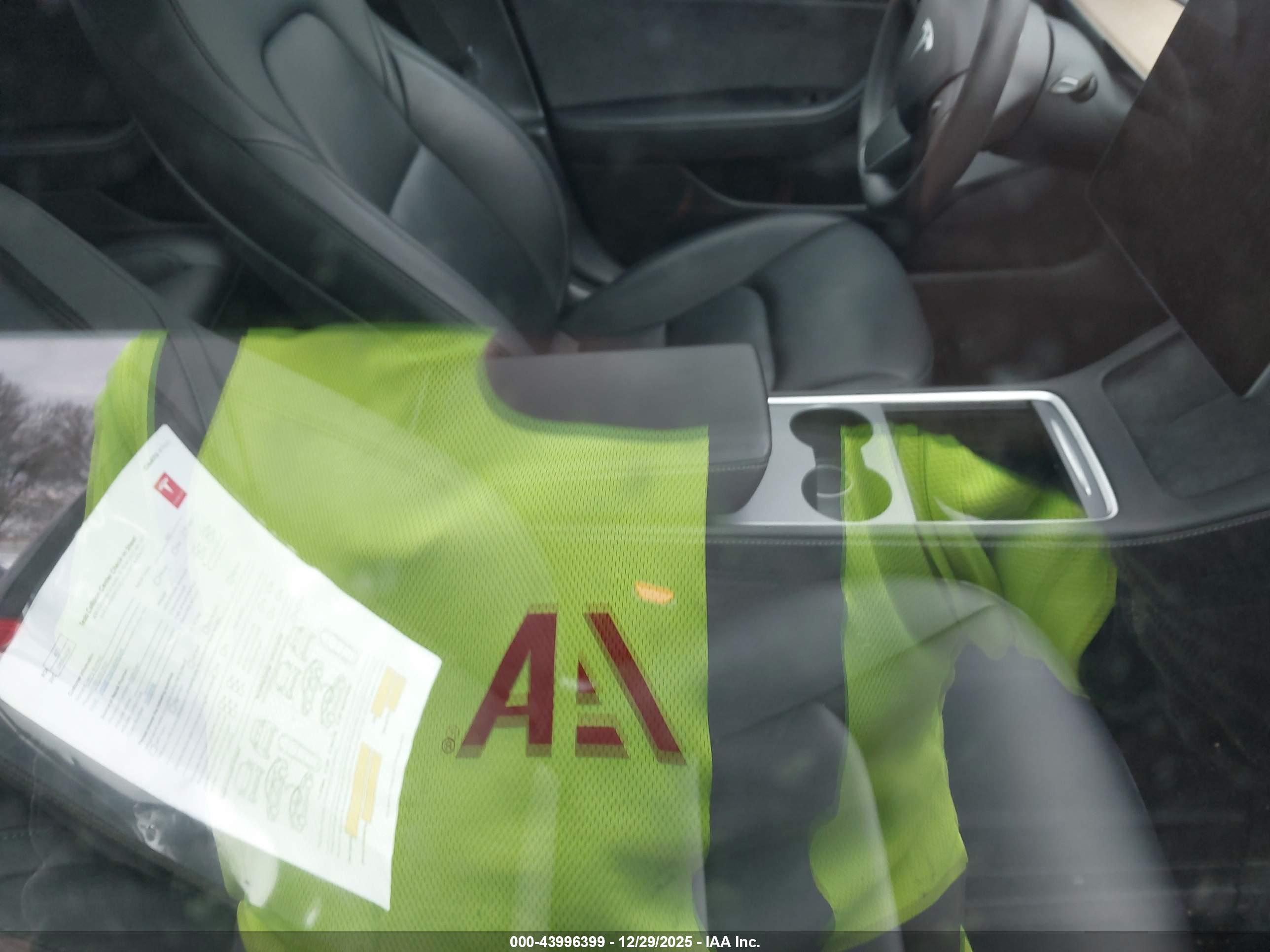 TESLA MODEL image 5