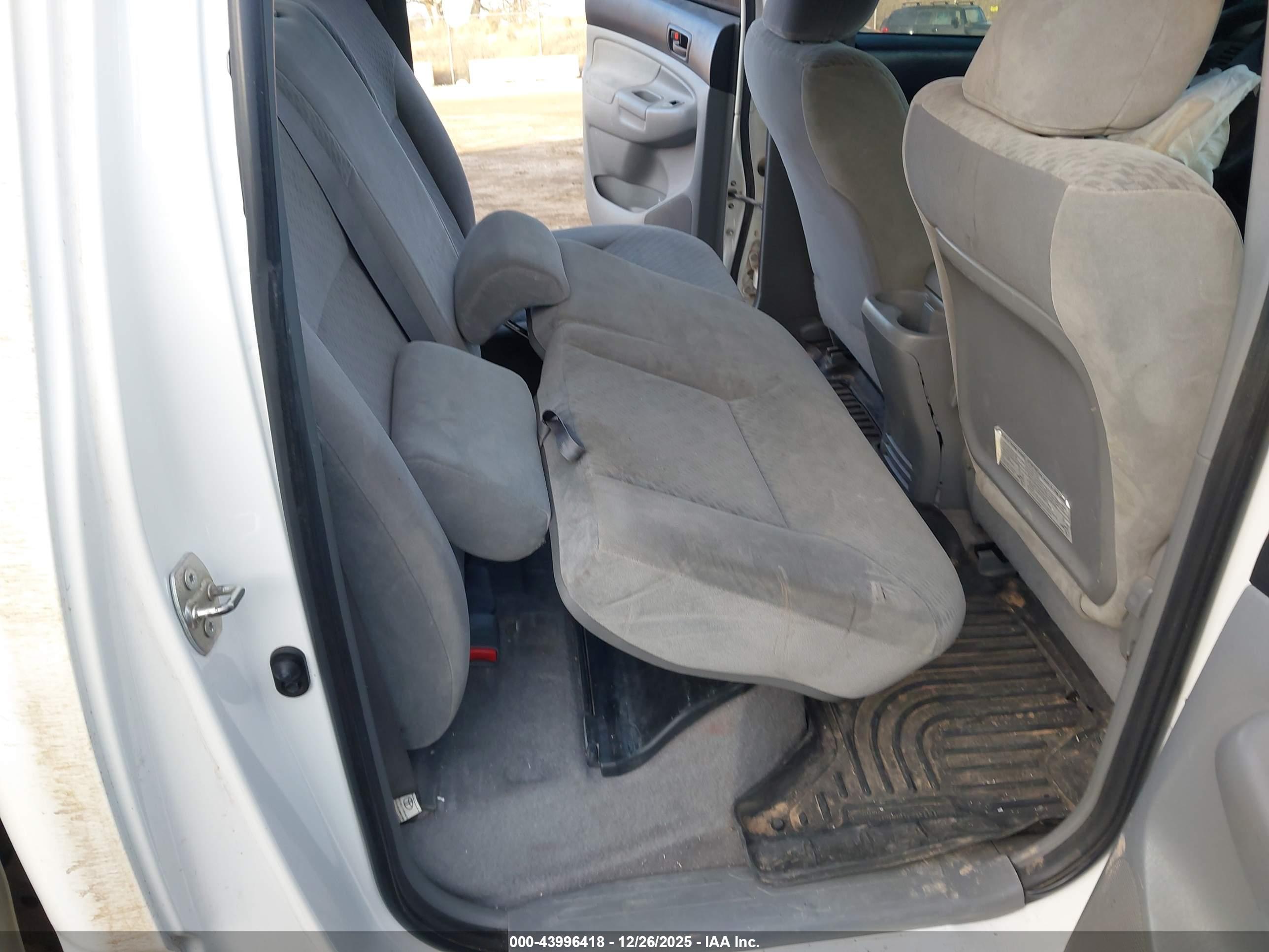 TOYOTA TACOMA image 8