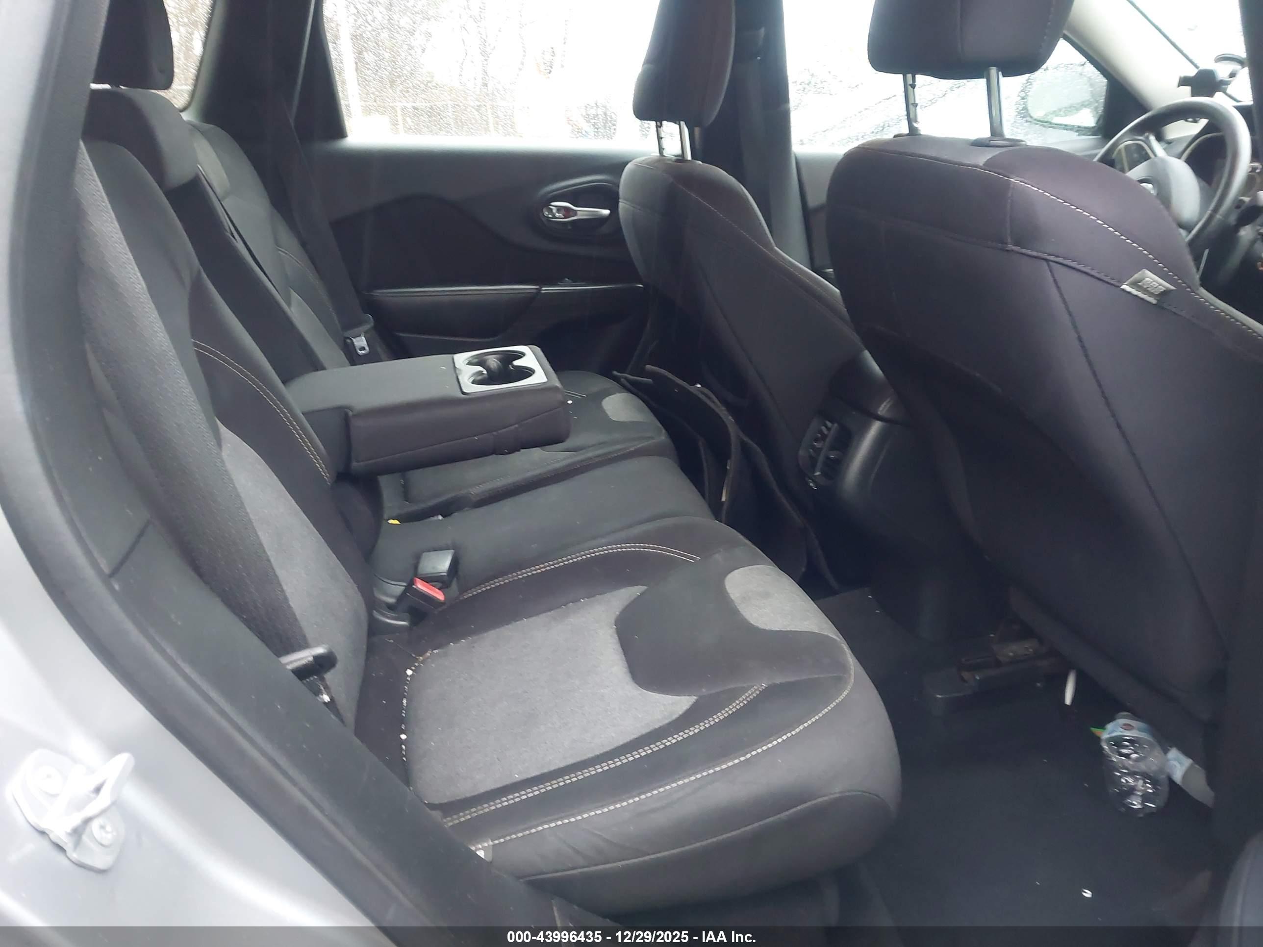 JEEP CHEROKEE image 8