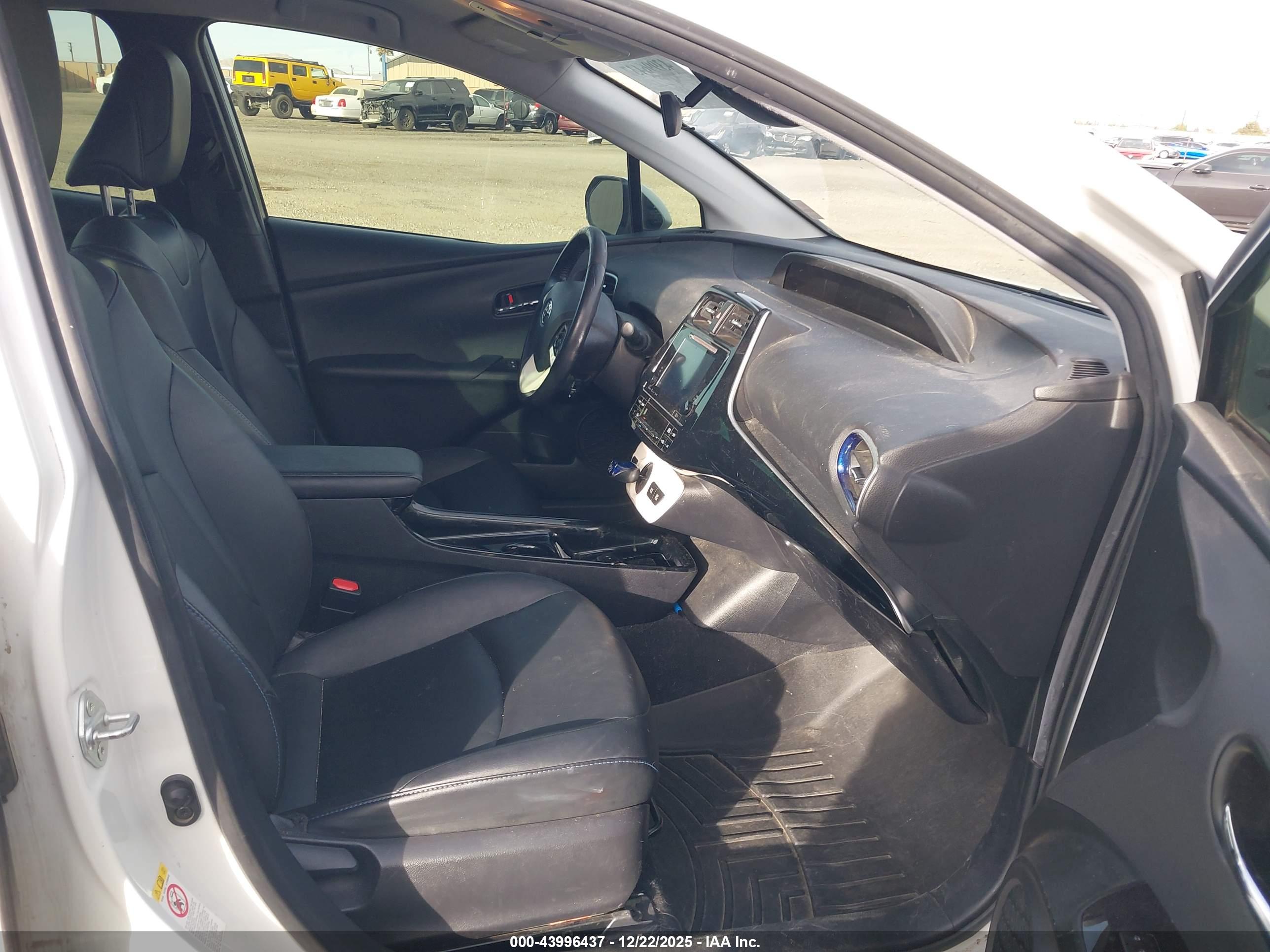 TOYOTA PRIUS image 5