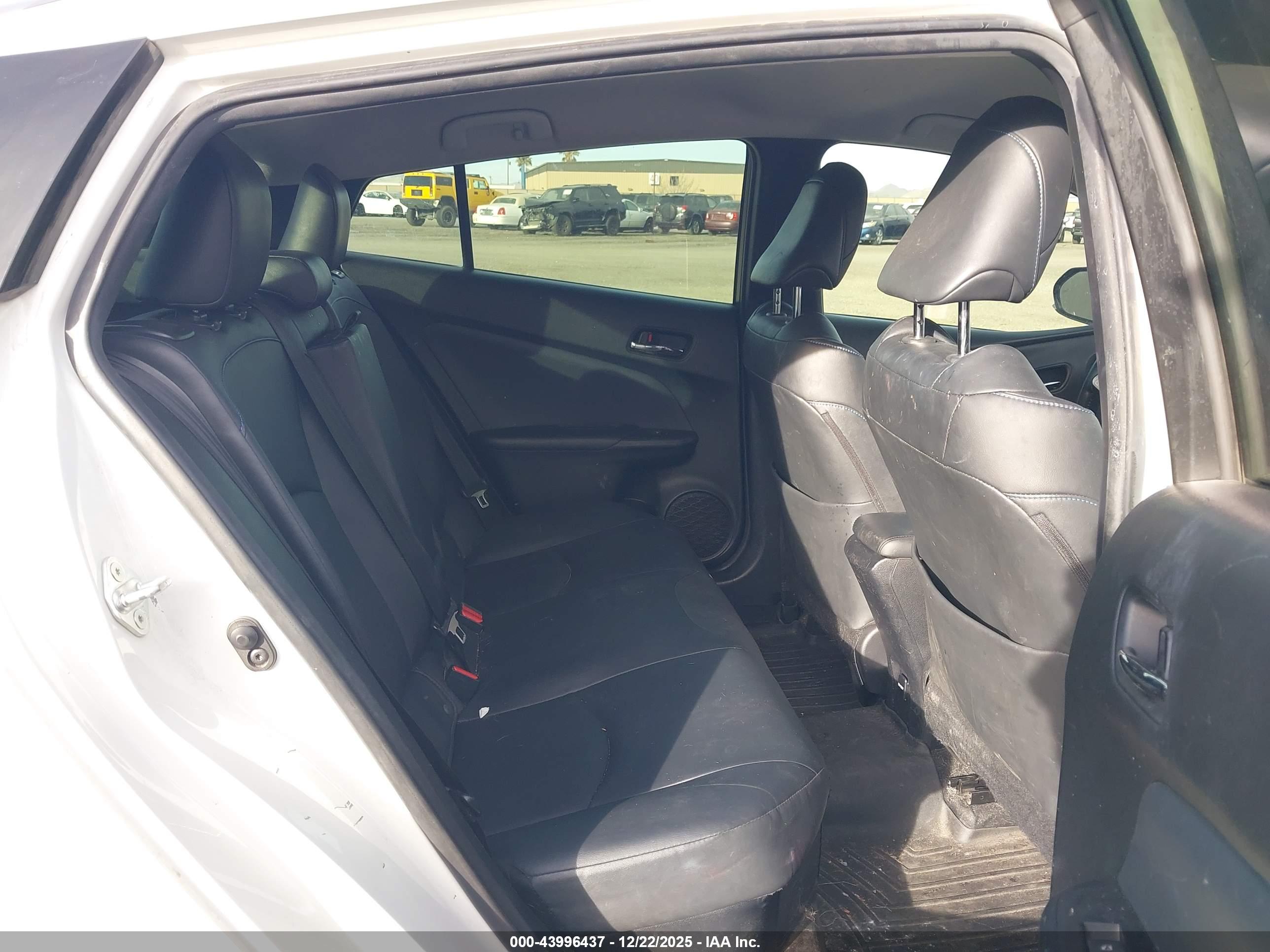 TOYOTA PRIUS image 8