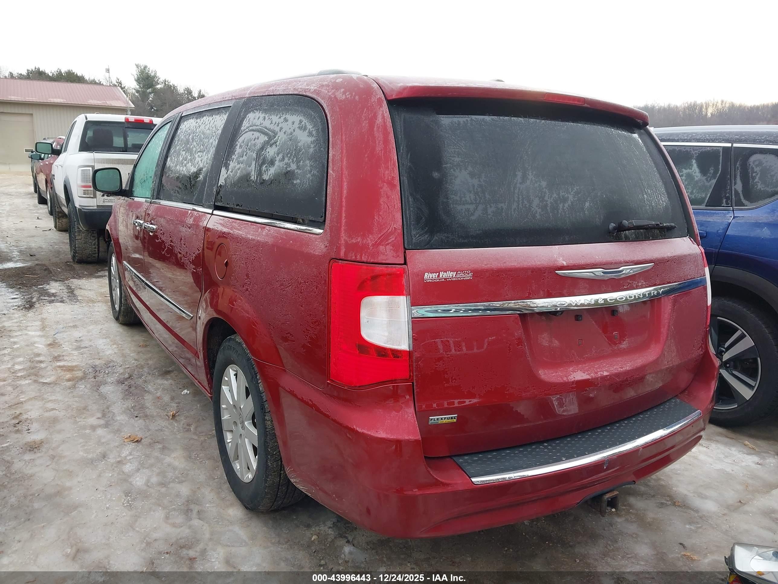 CHRYSLER TOWN image 3