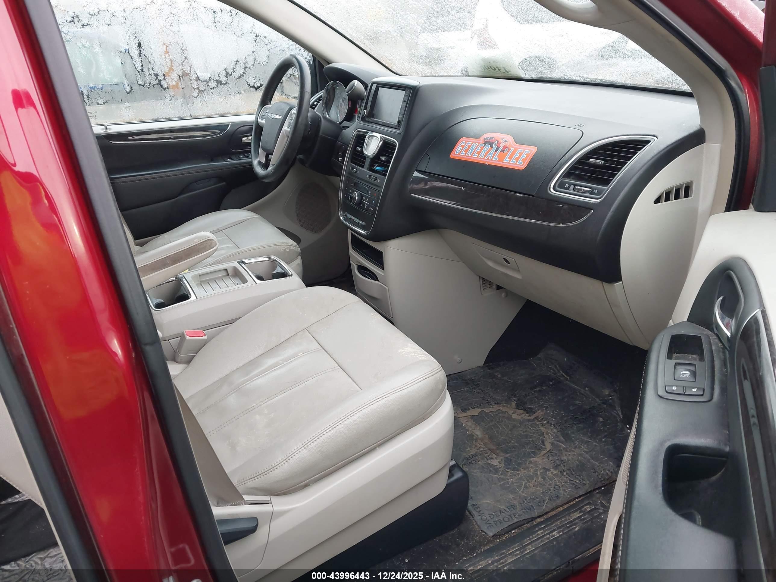CHRYSLER TOWN image 5