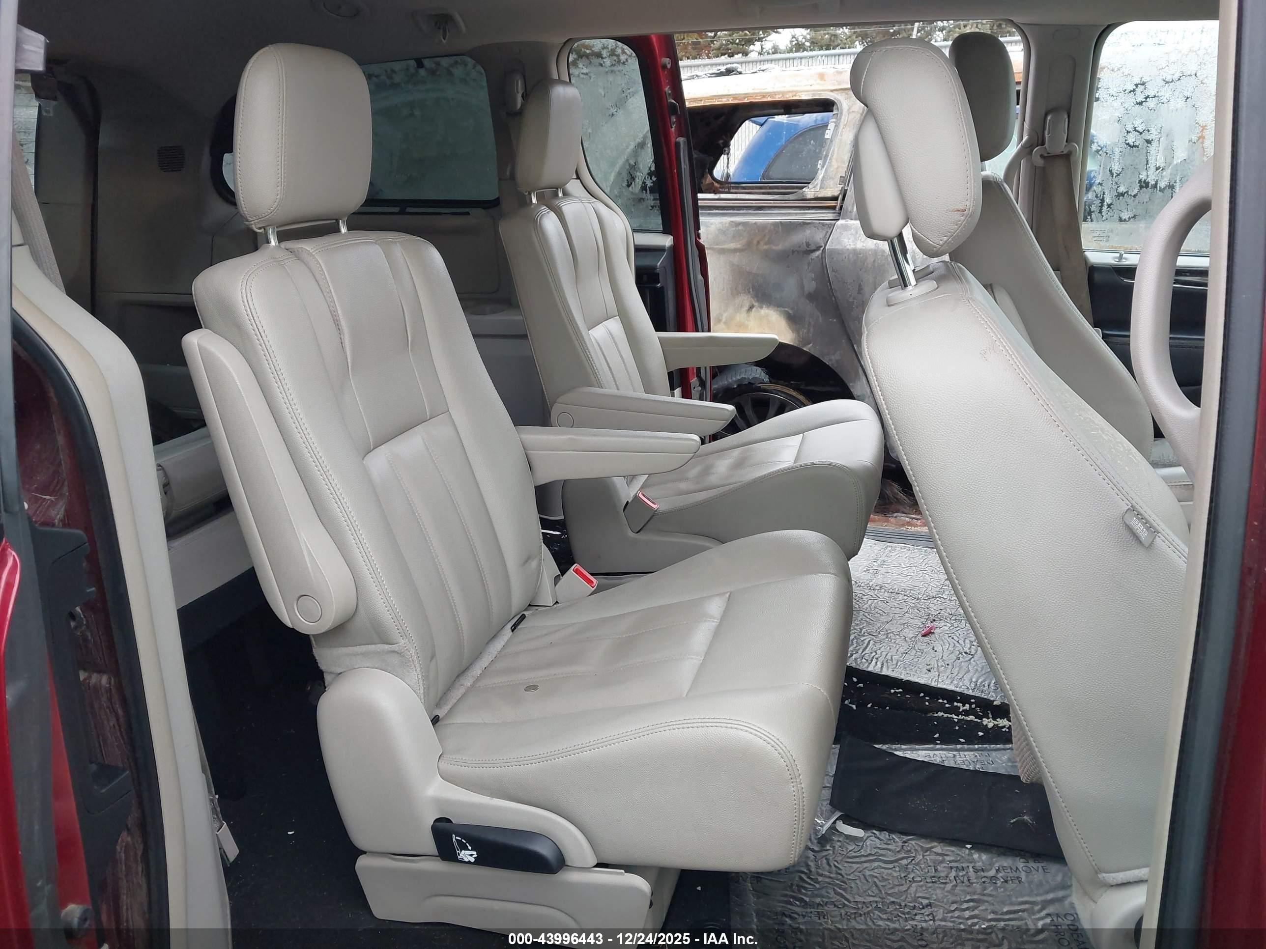CHRYSLER TOWN image 8