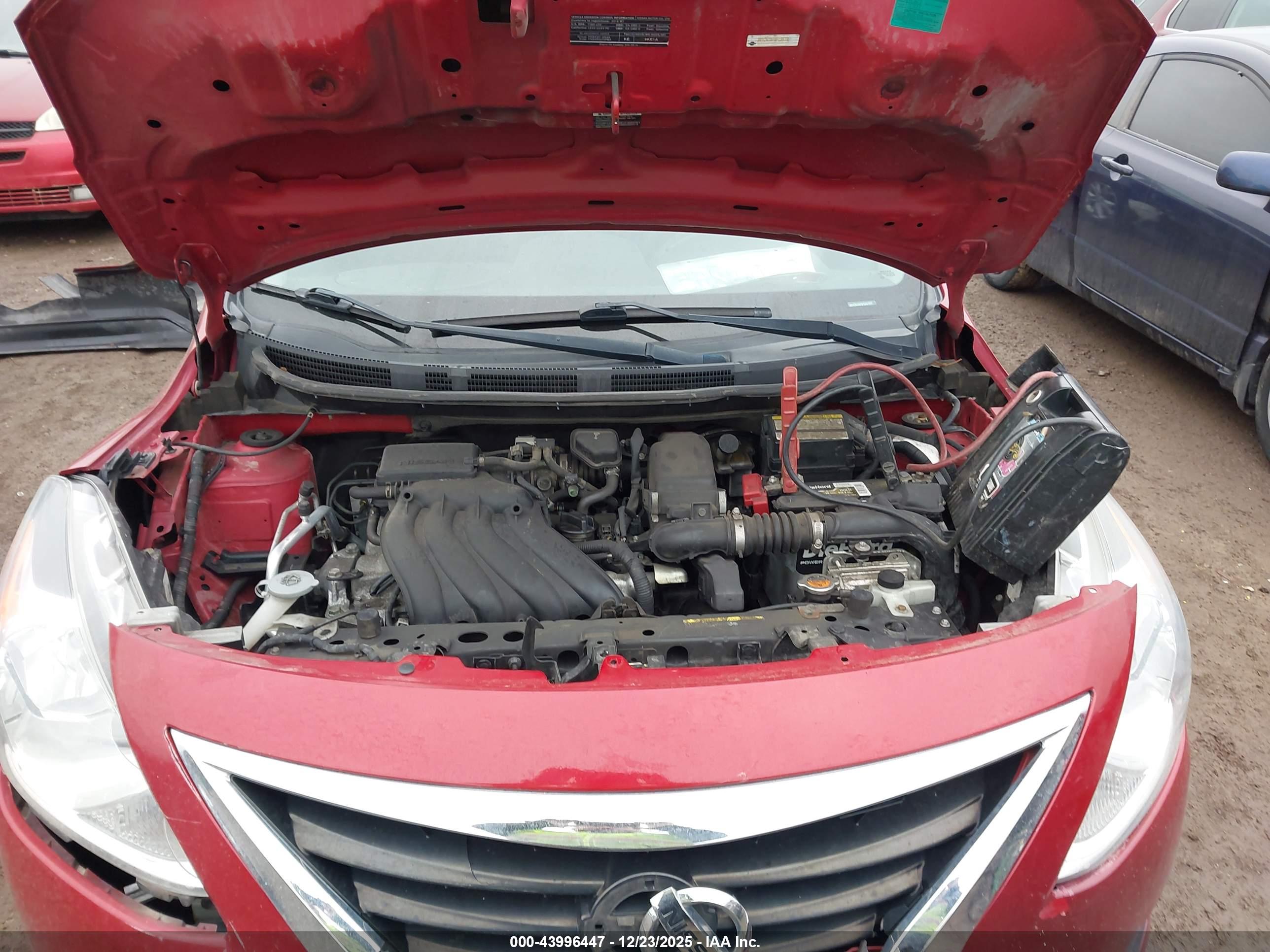 NISSAN VERSA image 10