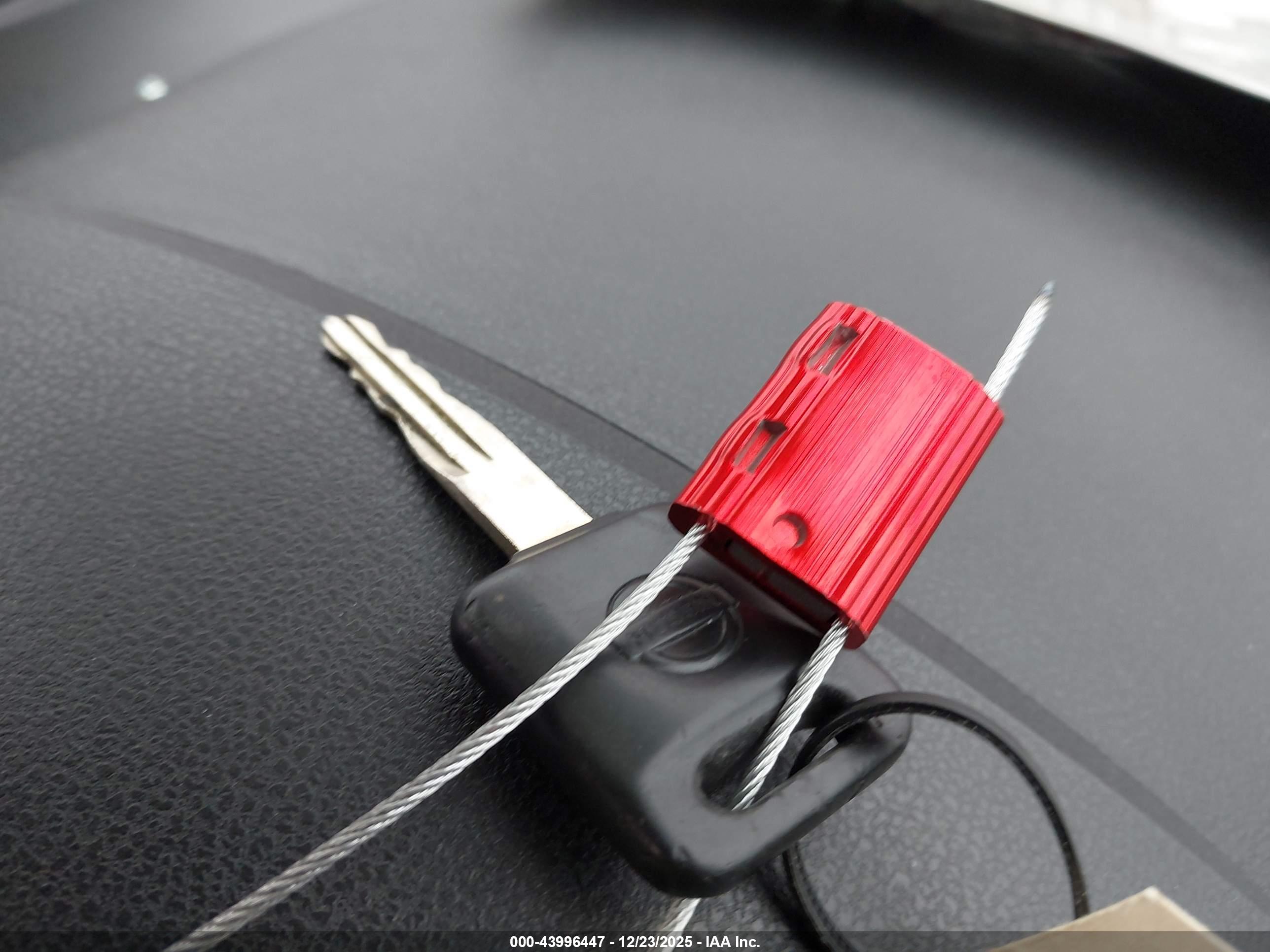 NISSAN VERSA image 11