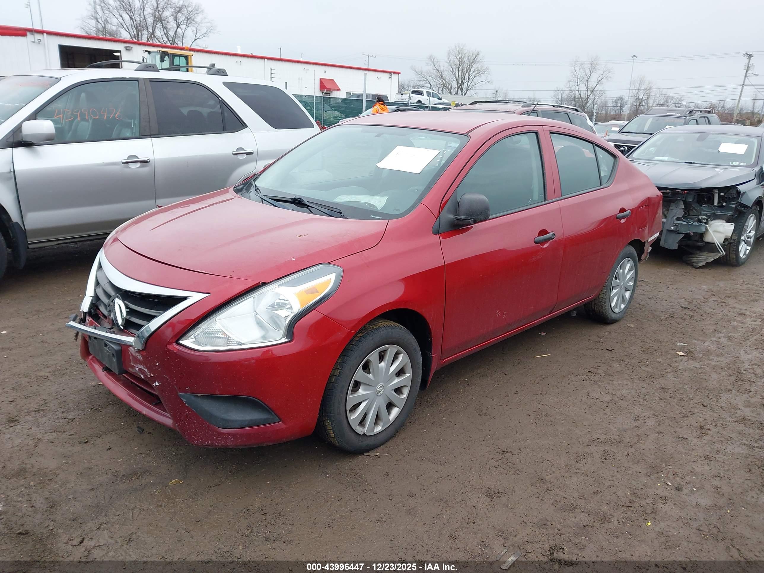NISSAN VERSA image 2